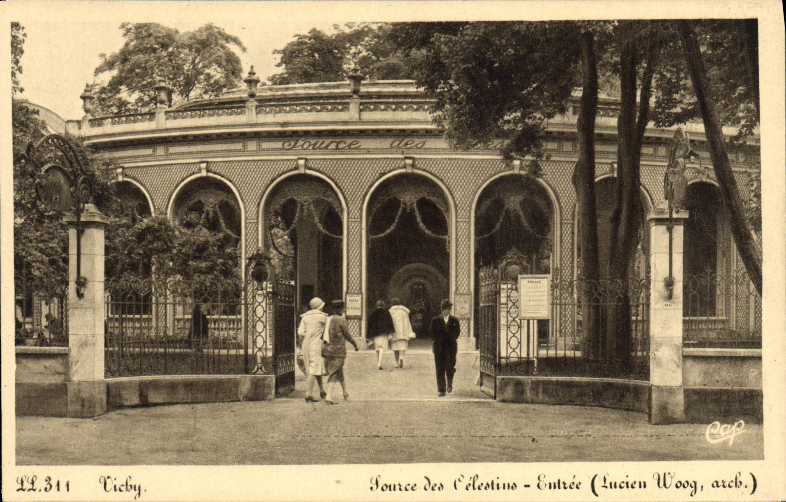 CPA Vichy Source des Celestins Entree