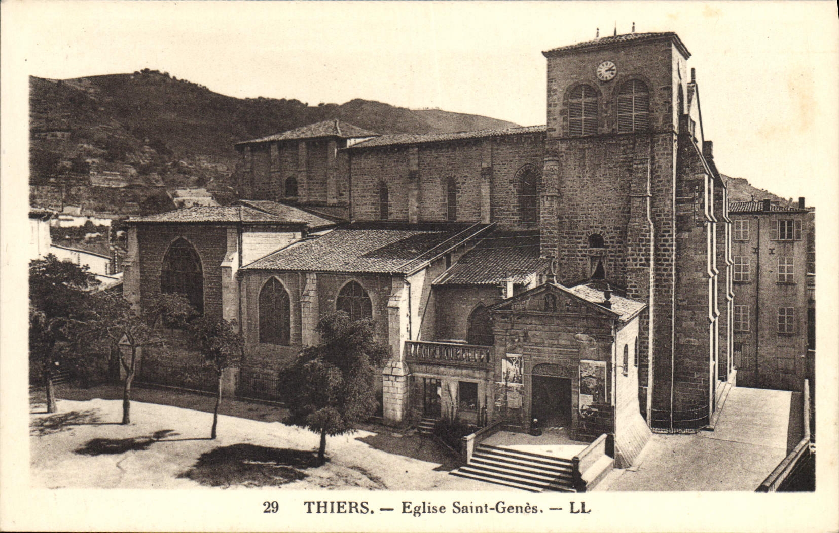 VINTAGE POSTCARD Thiers Church Genoa Saint