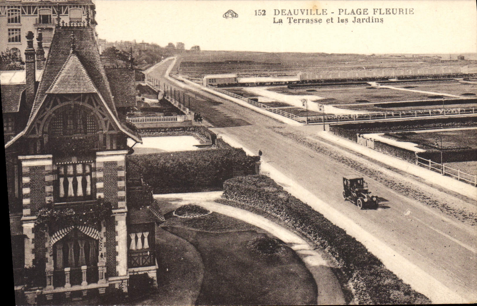 CPA Deauville Plage Fleurie La terrasse et les jardins 