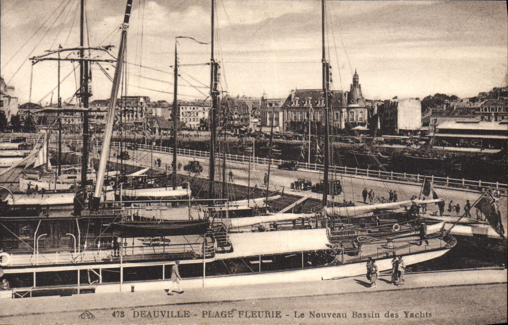 CPA Deauville Plage Fleurie Le nouveau bassin des yachts Bateaux