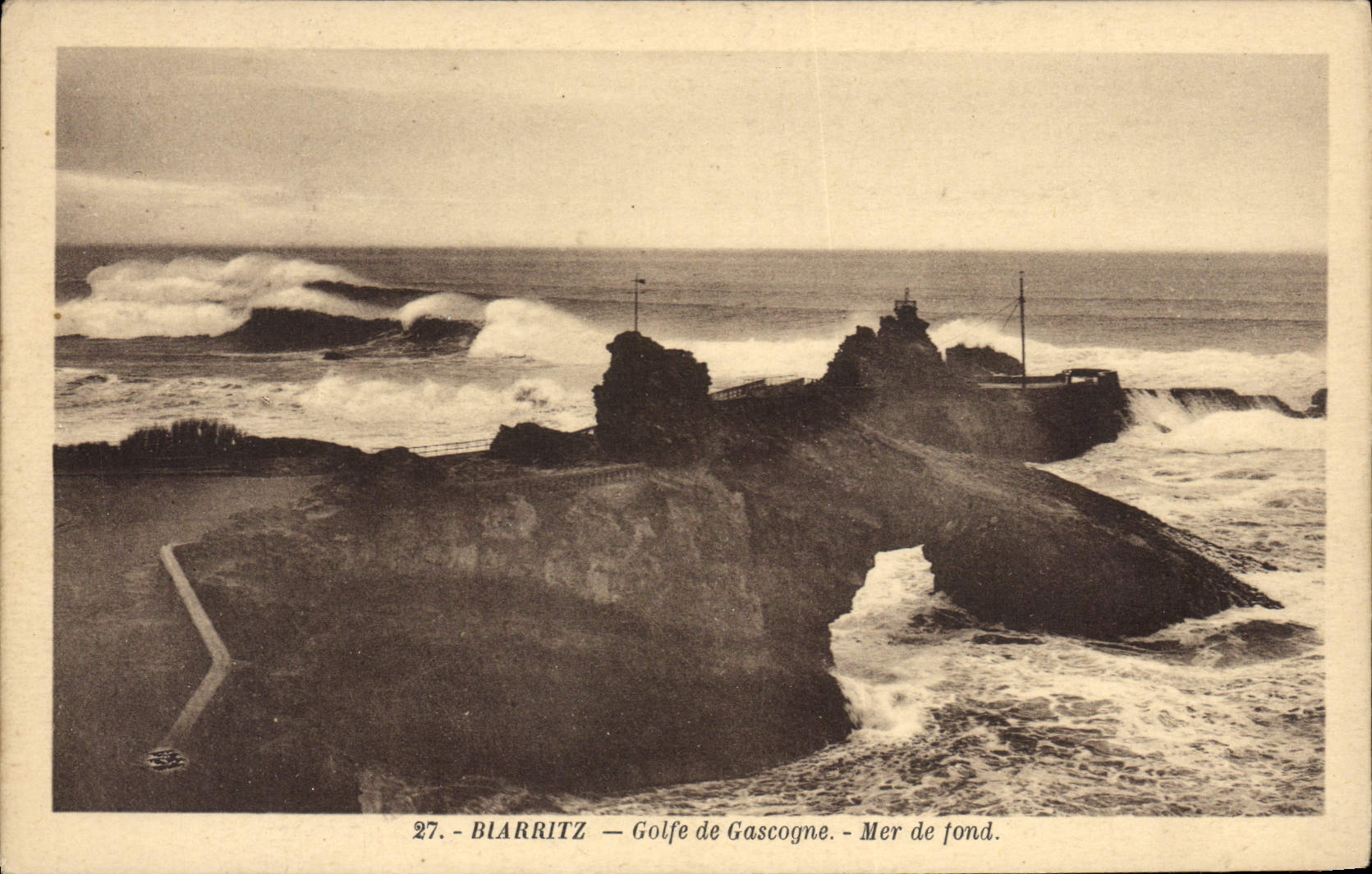 VINTAGE POSTCARD Biarritz the Bay of Biscay basic Sea