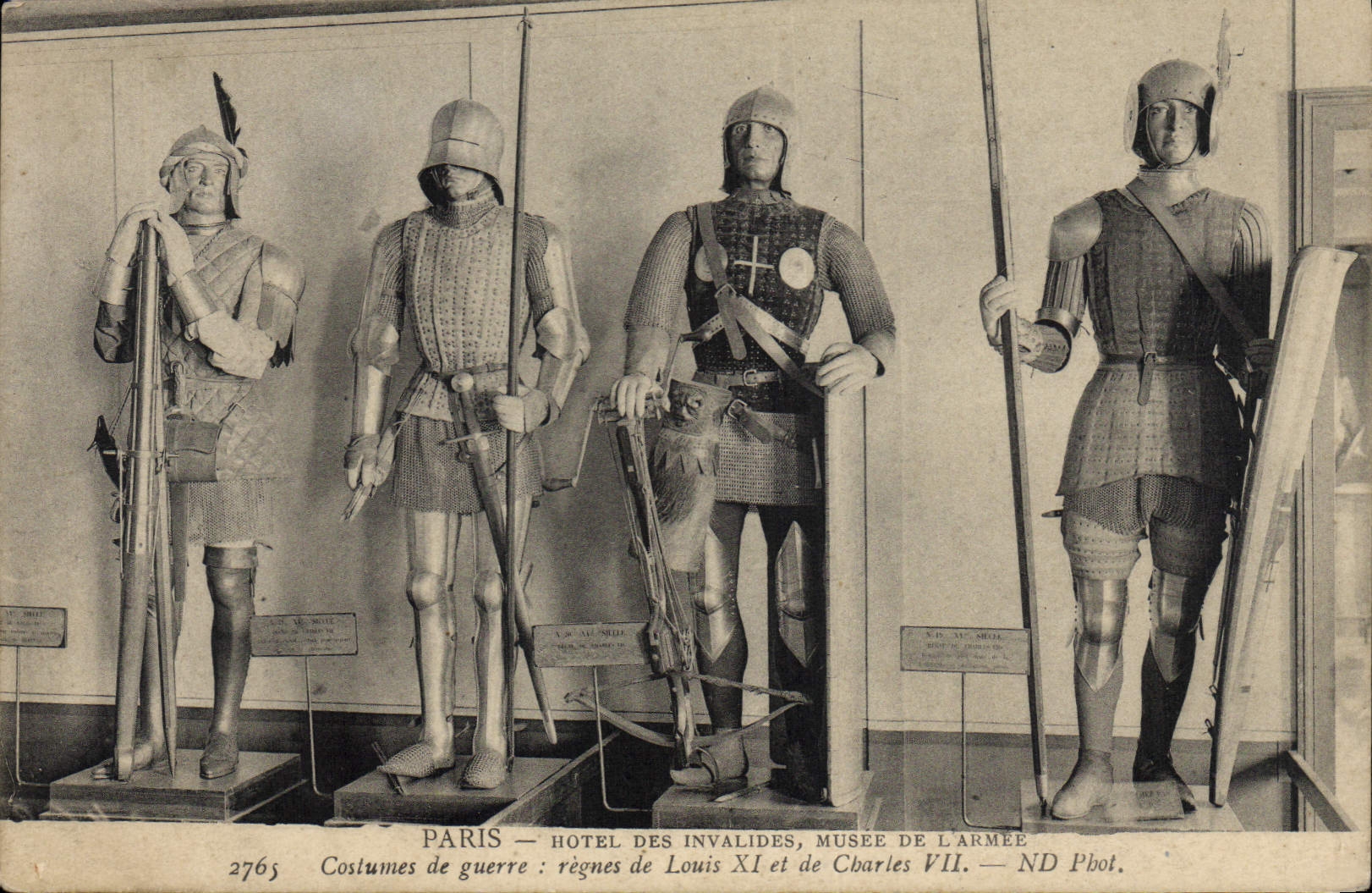 CPA Paris Hotel Des Invalides Musee De L'armee Costumes de guerre Regnes de Louis XI et de Charles VII