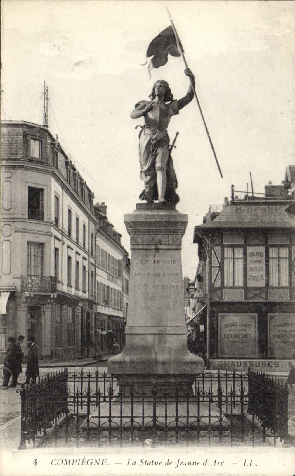 CPA Compiegne La Statue De Jeanne d'Arc