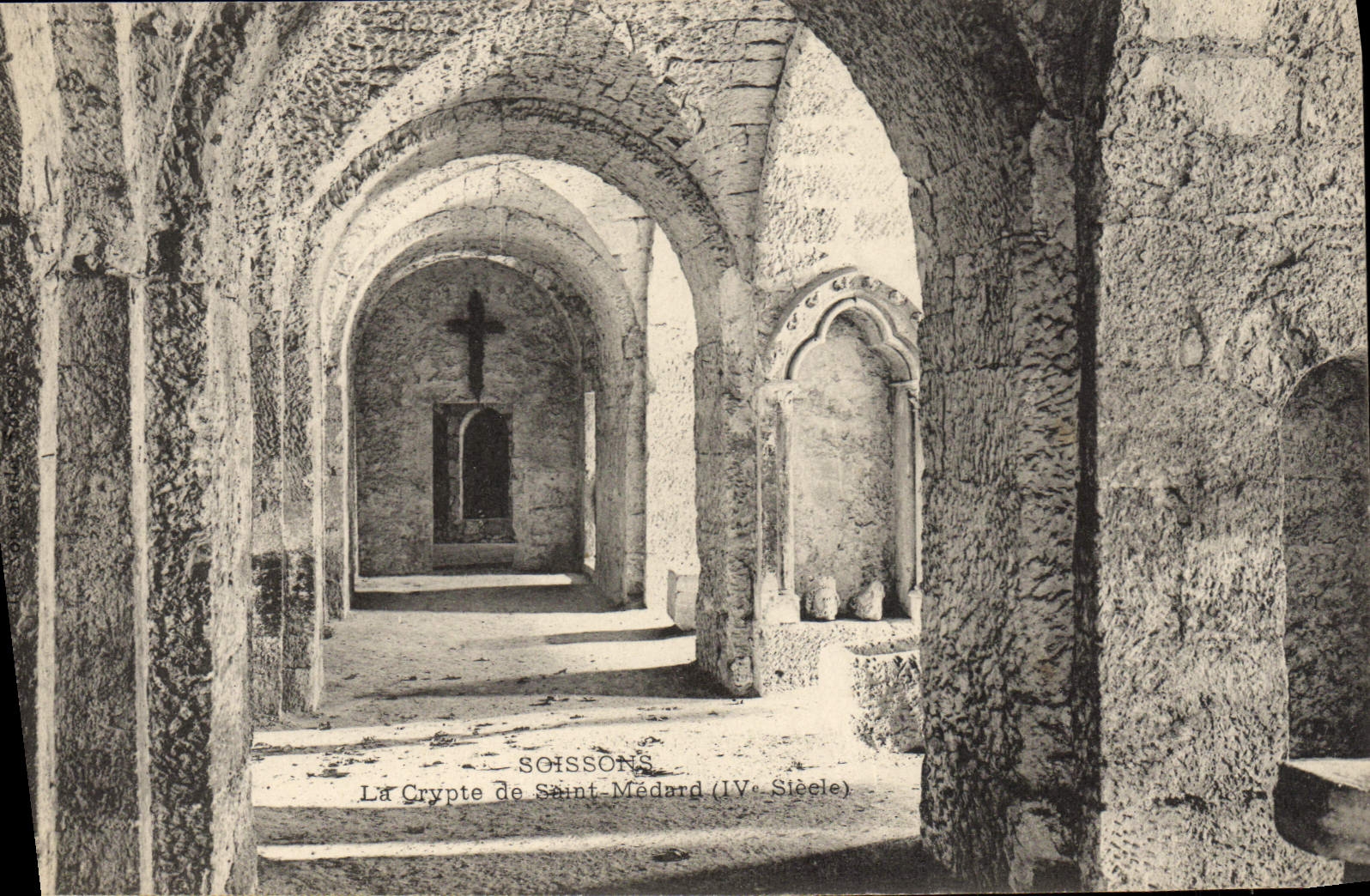 VINTAGE POSTCARD Soissons the Crypt of Medard Saint