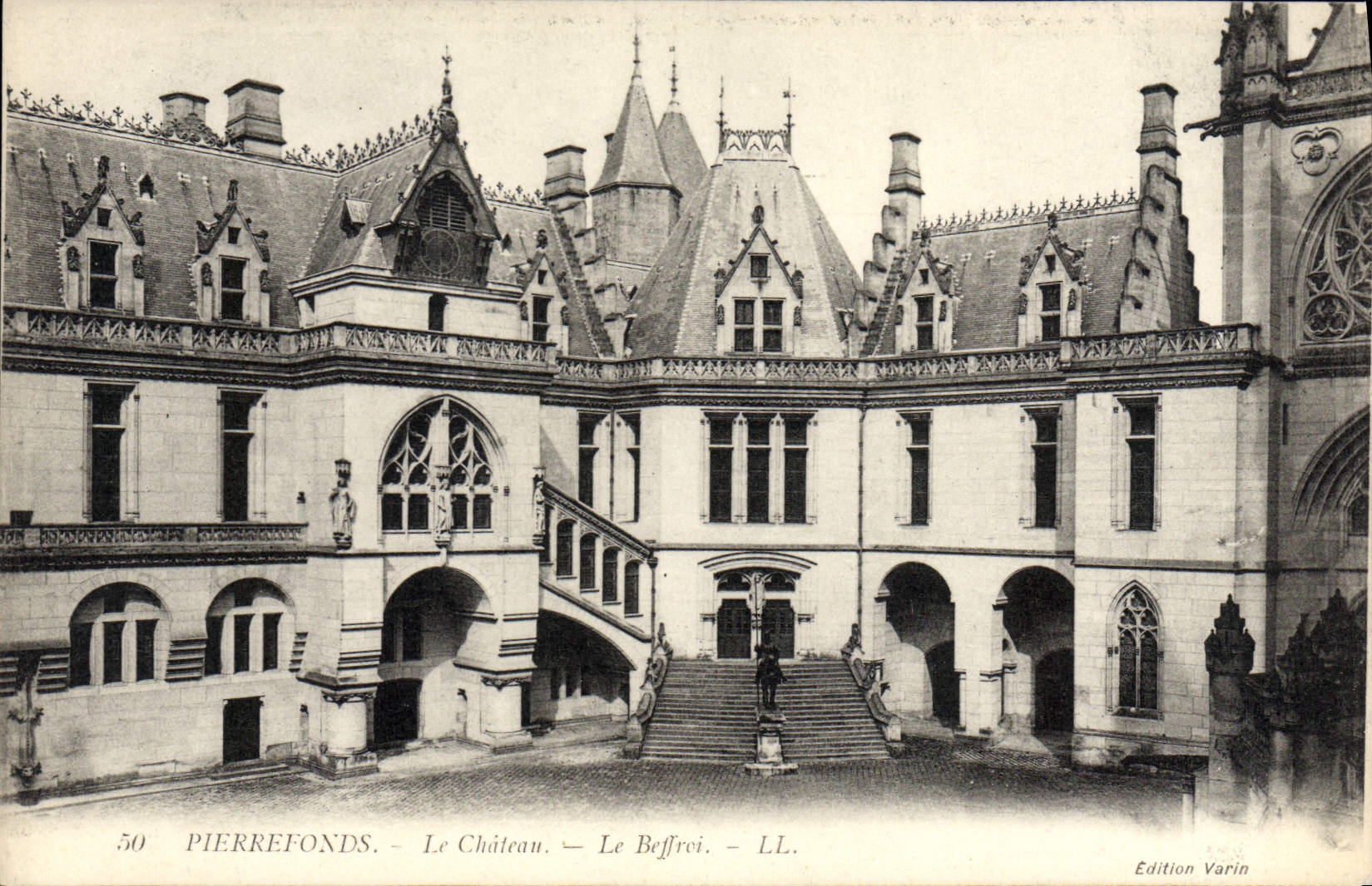 CPA Pierrefonds Le Chateau Le beffroi