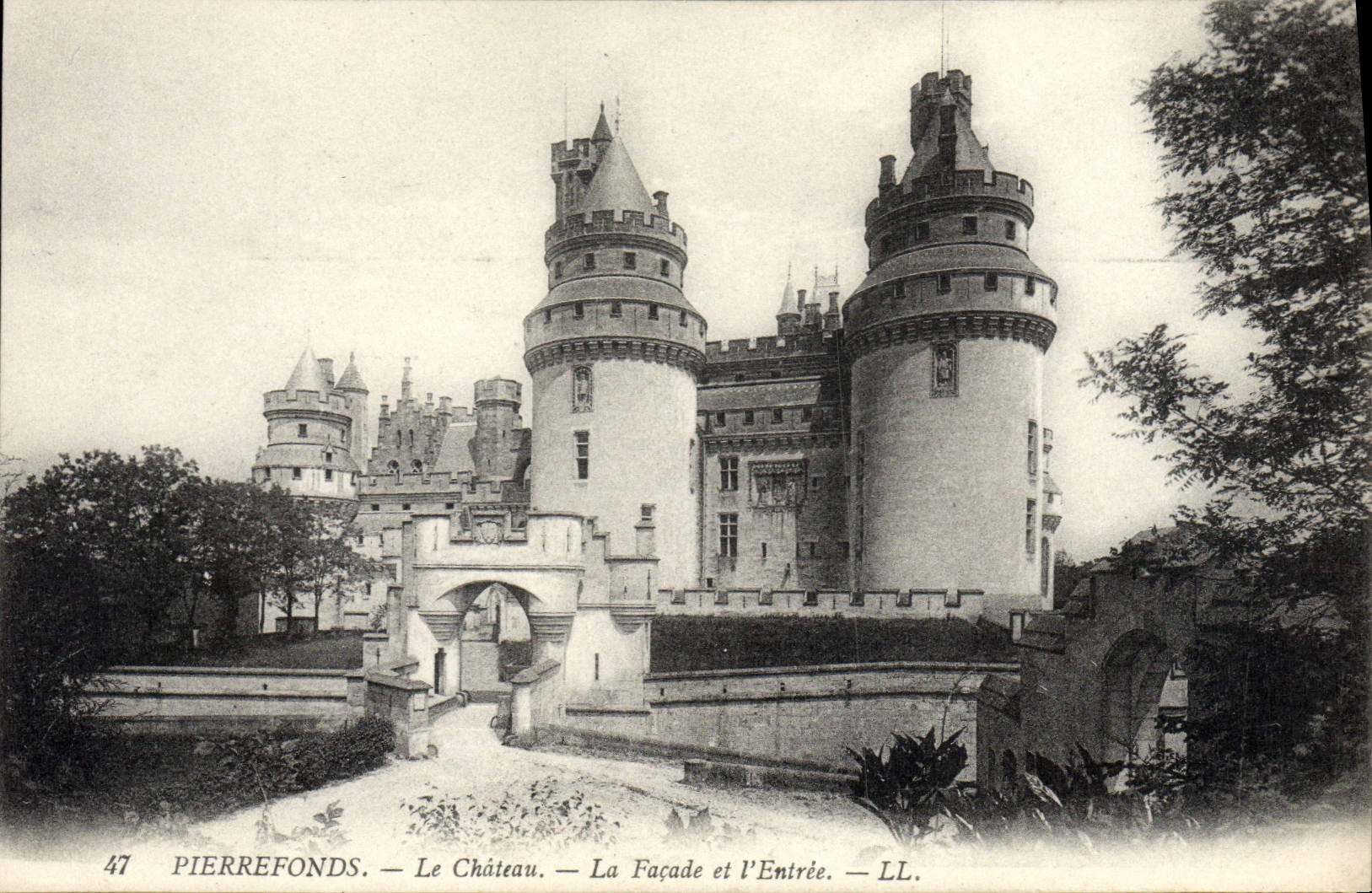 CPA Pierrefonds Le Chateau La Facade Et I'Entree