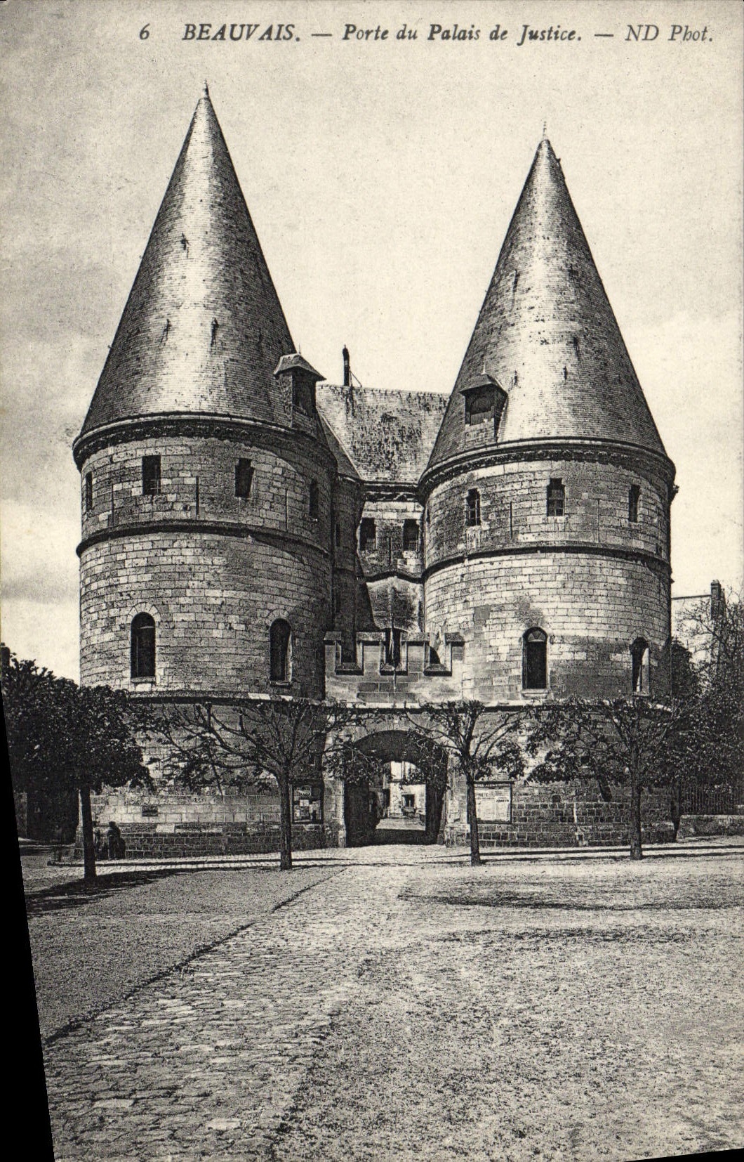 CPA Beauvais Porte Du Palais De Justice