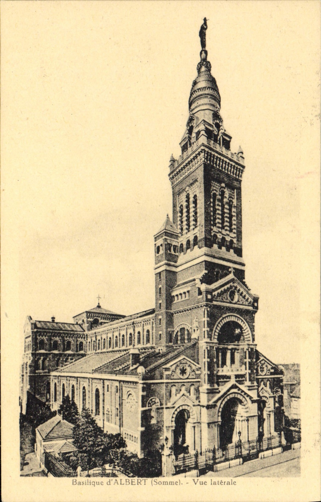 CPA Basilique D'Albert Vue laterale