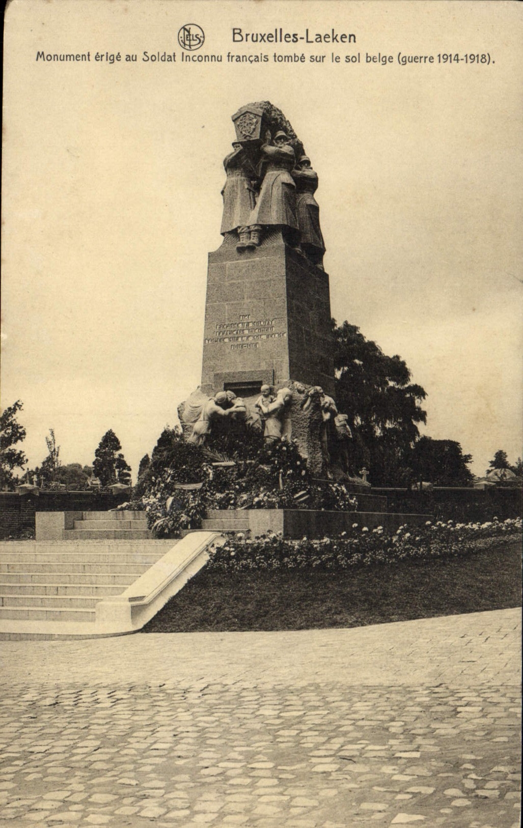 CPA Bruxelles Laeken Monument erige au soldat inconny francais Militaria