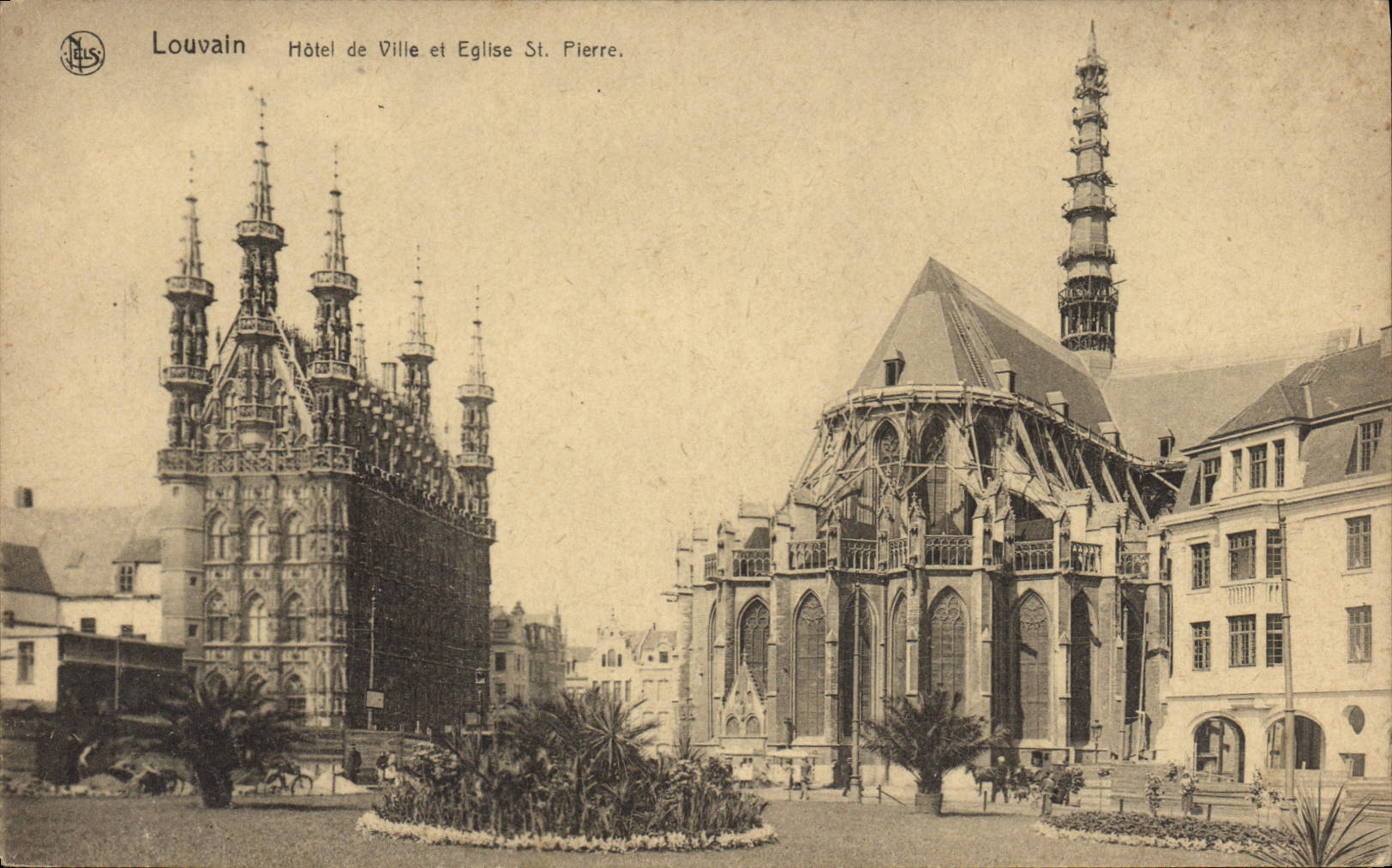 CPA Louvain Hotel De Ville Et Eglise St Pierre