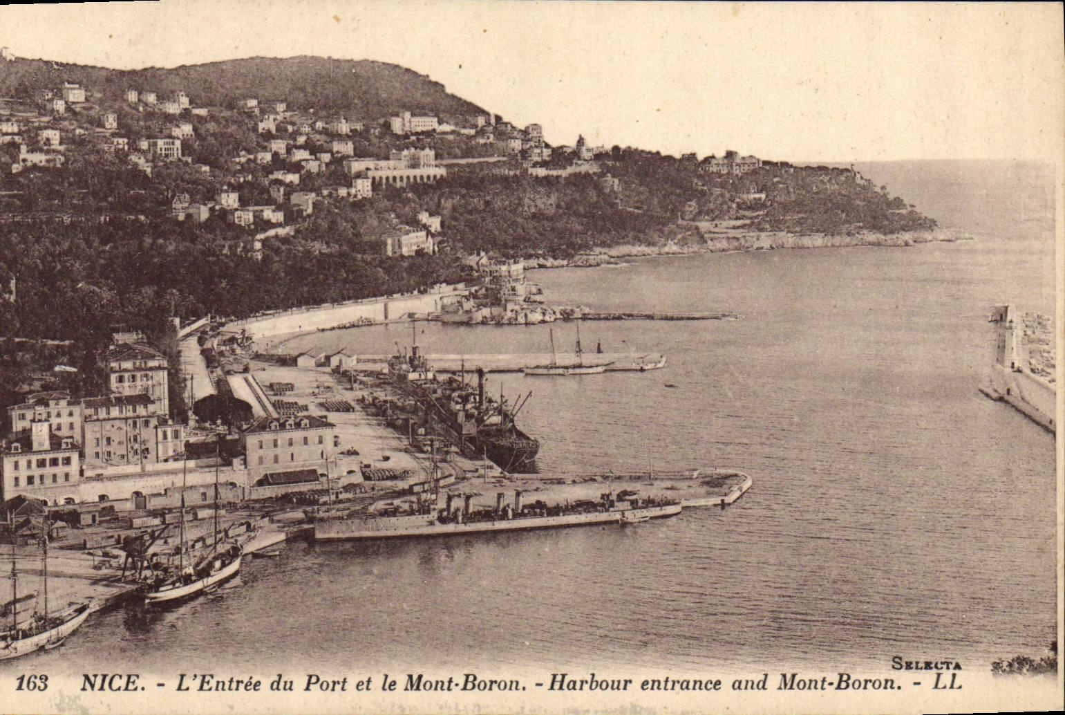 CPA Nice L'Entree Du Port Et Le Mont Boron Bateaux