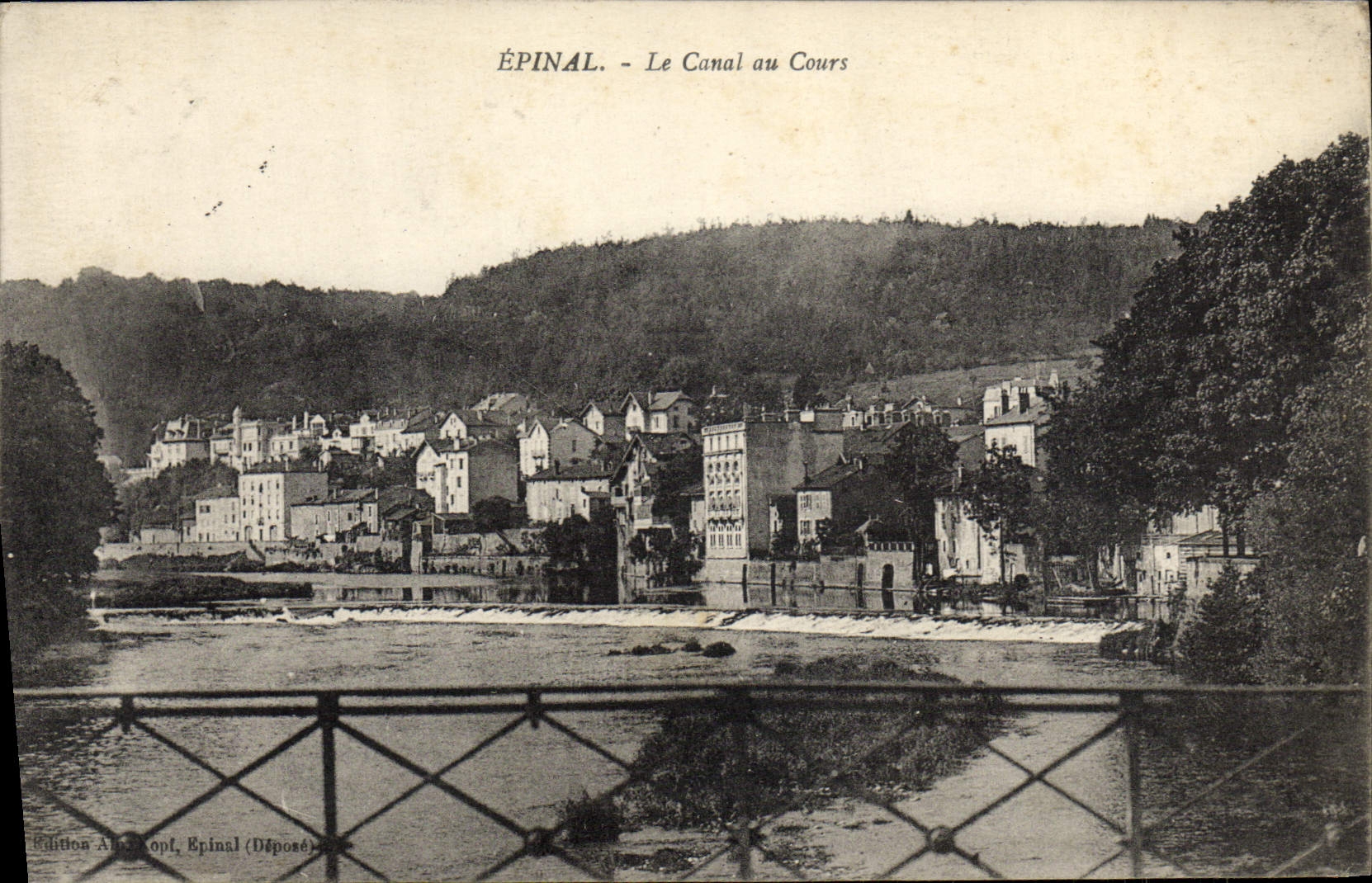 CPA Epinal Le Canal Au Cours