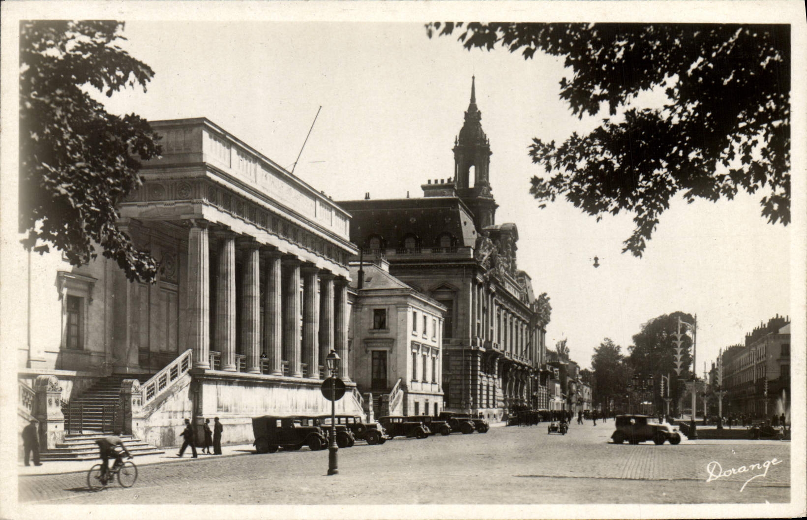 CPM Tours Le Palais De Justice Et I'Hotel de ville