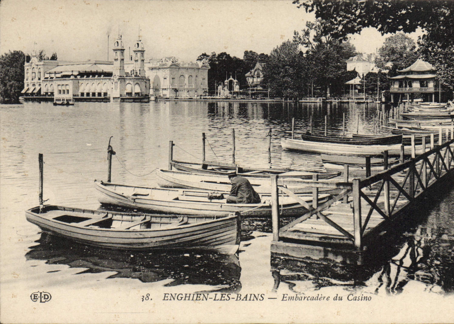 CPA Enghien Les Bains Embarcadere Du Casino Barques