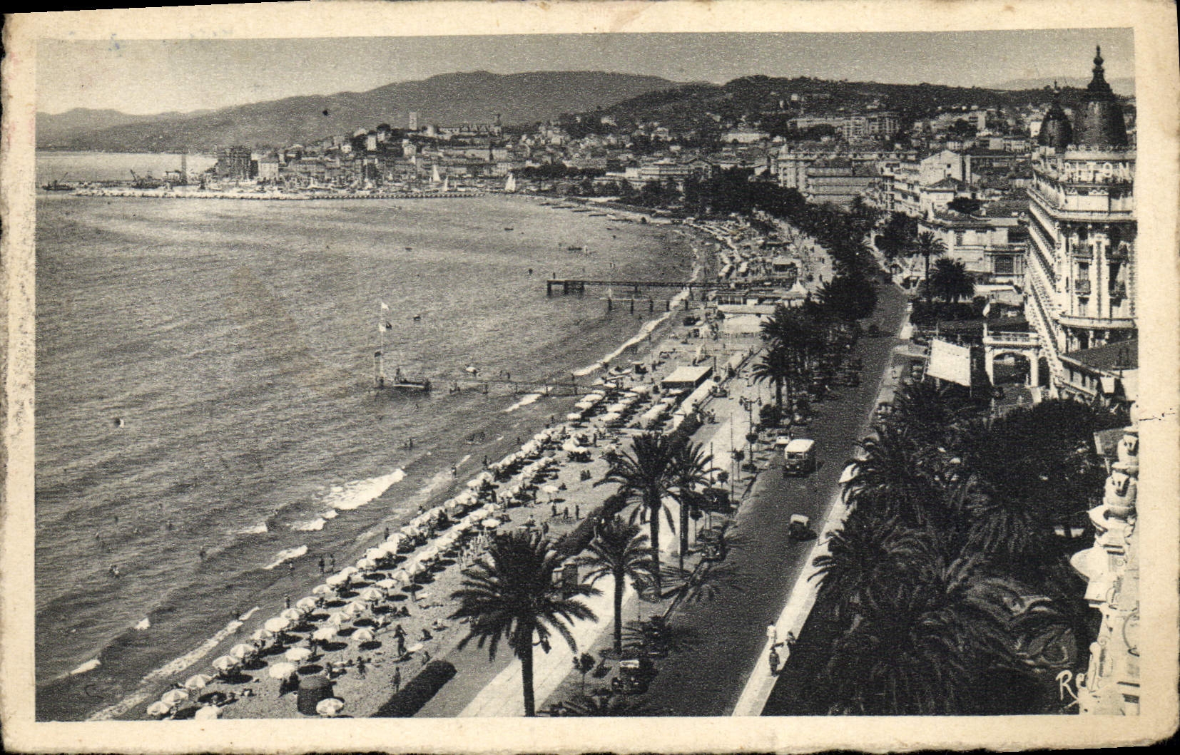 CPA Cannes La Plage Et La Promenade De La Croisette