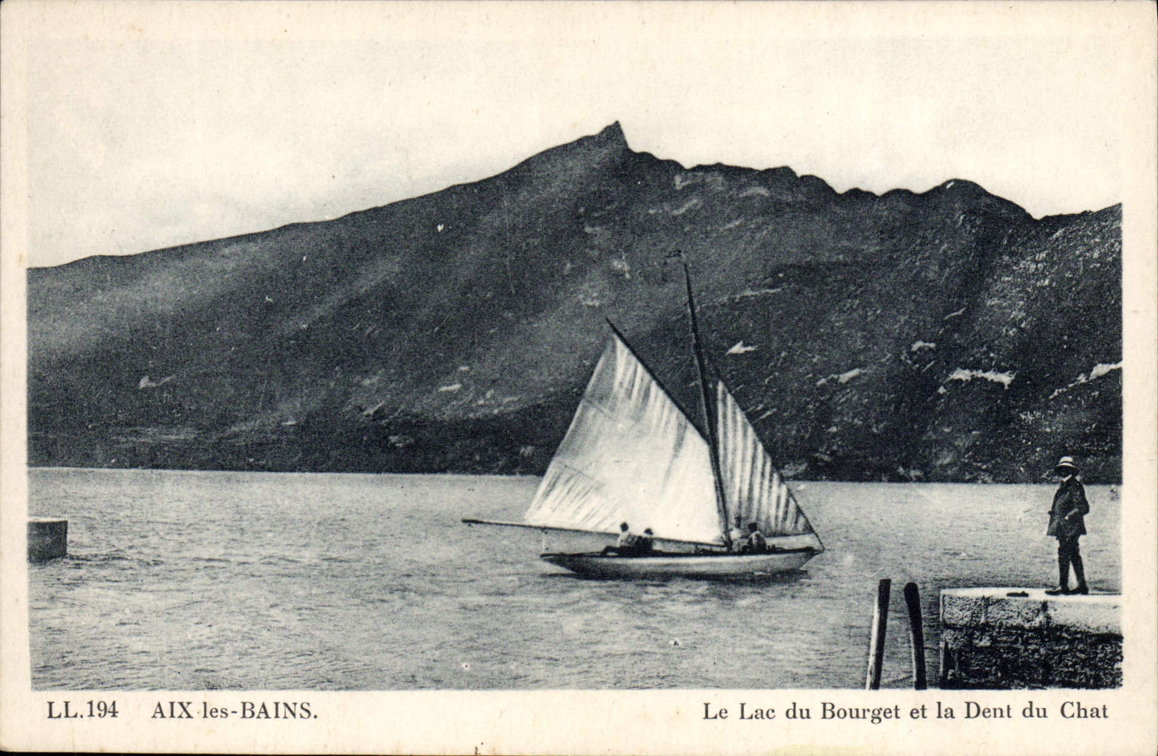 CPA Aix Les Bains Le Lac Du Bourget Et La Dent Du Chat