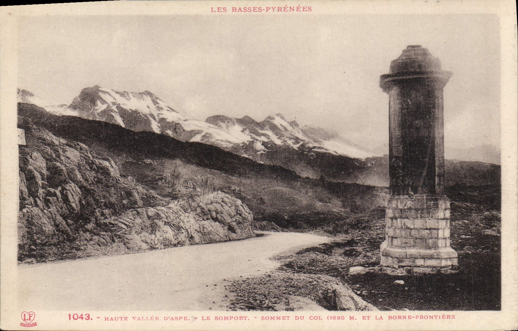 CPA Les Basses Pyrenees Haute Vallee d'Aspe le Somport Sommet du col et la borne frontiere