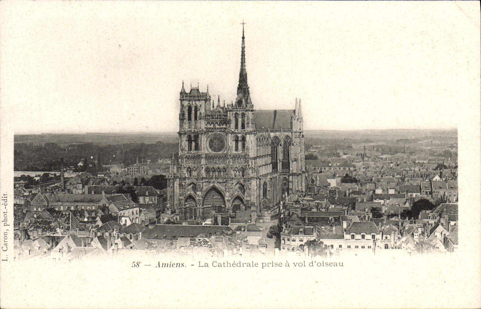 CPA Amiens La Cathedrale Prise A Vol Doiseau