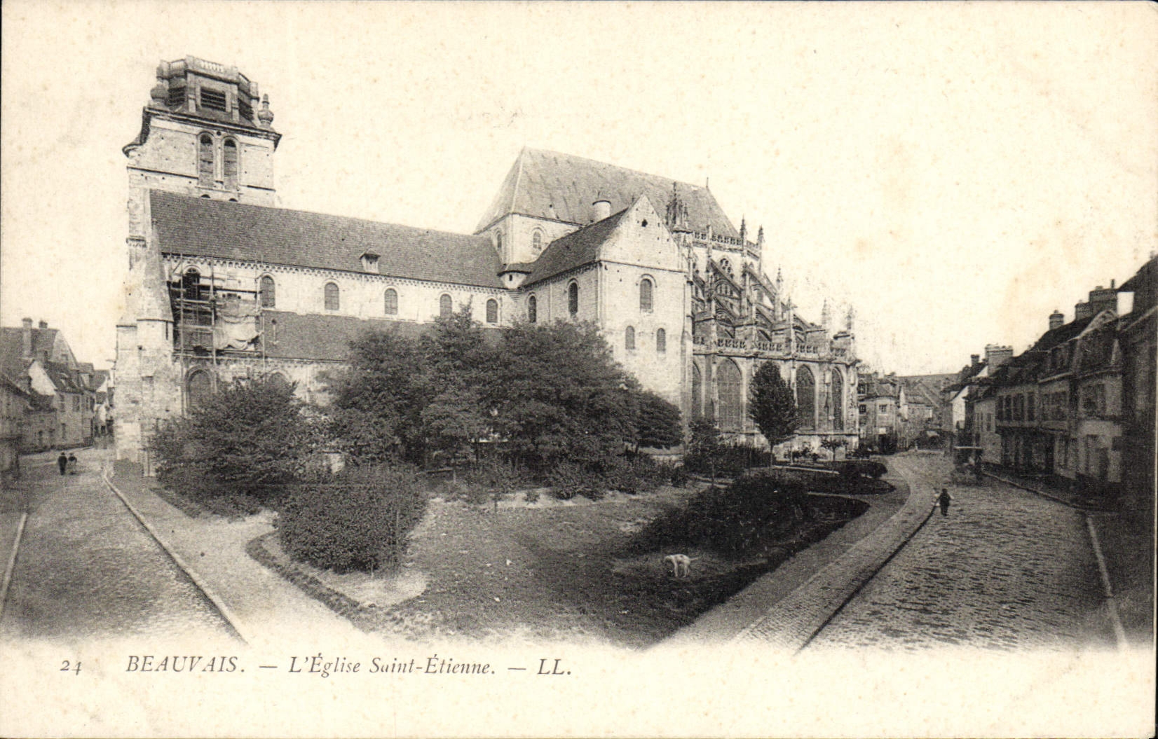 CPA Beauvais L'Eglise Saint Etienne