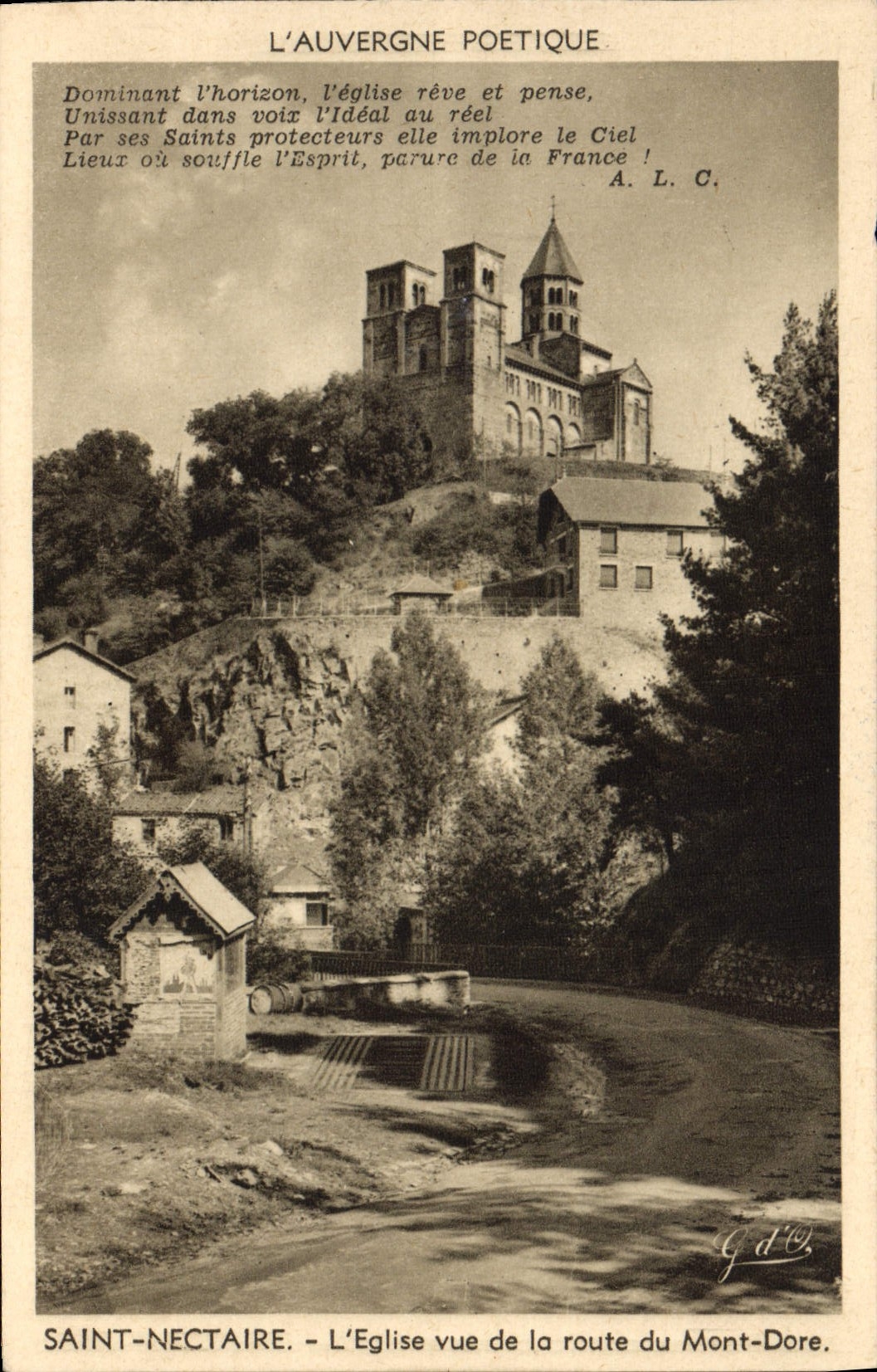 CPA Saint Nectaire L'Eglise Vue de la Route du Mont Dore