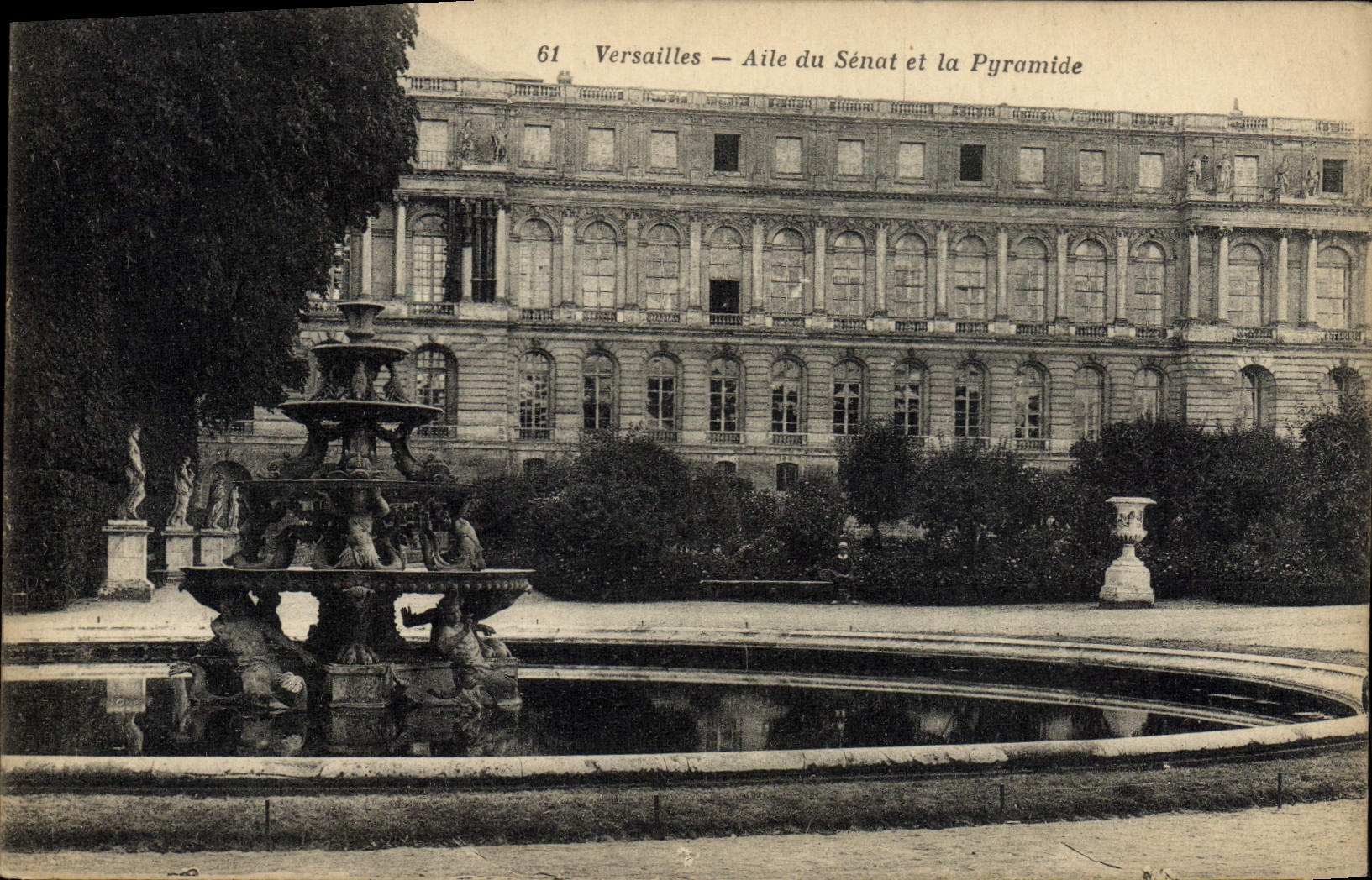 Ala de Versalles de la POSTAL de la VENDIMIA del senado y de la pirámide