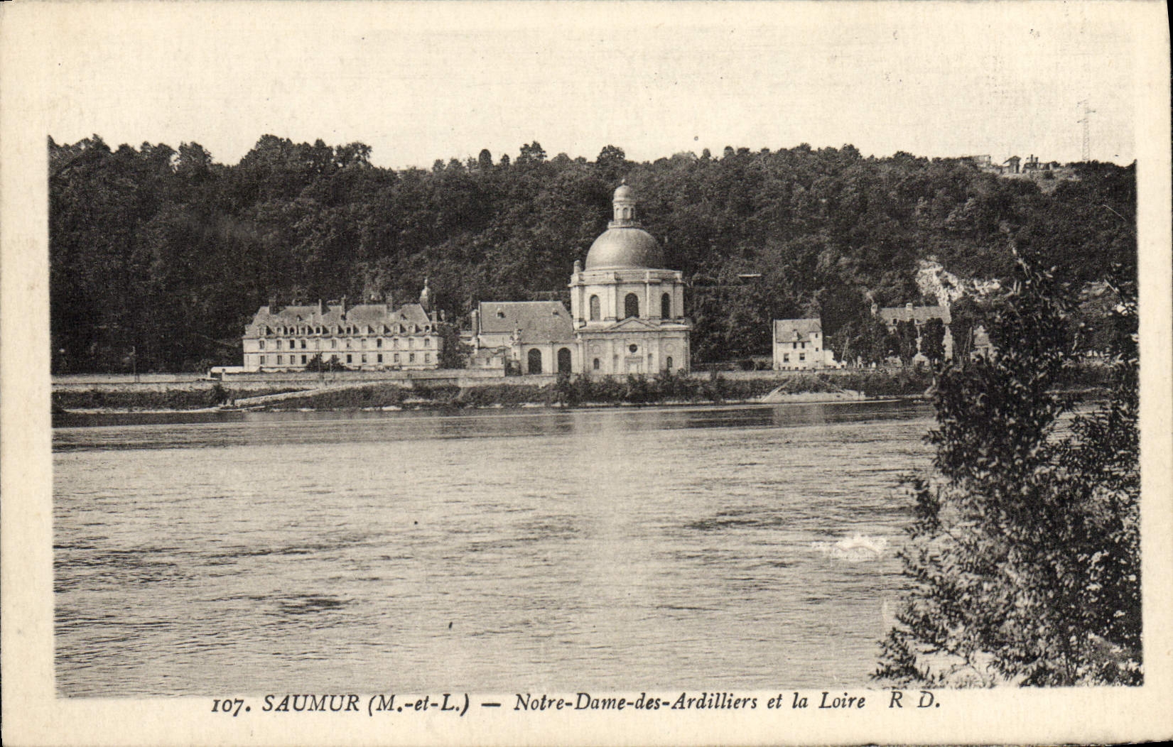 CPA Saumur Notre Dame des Ardilliers et la Loire