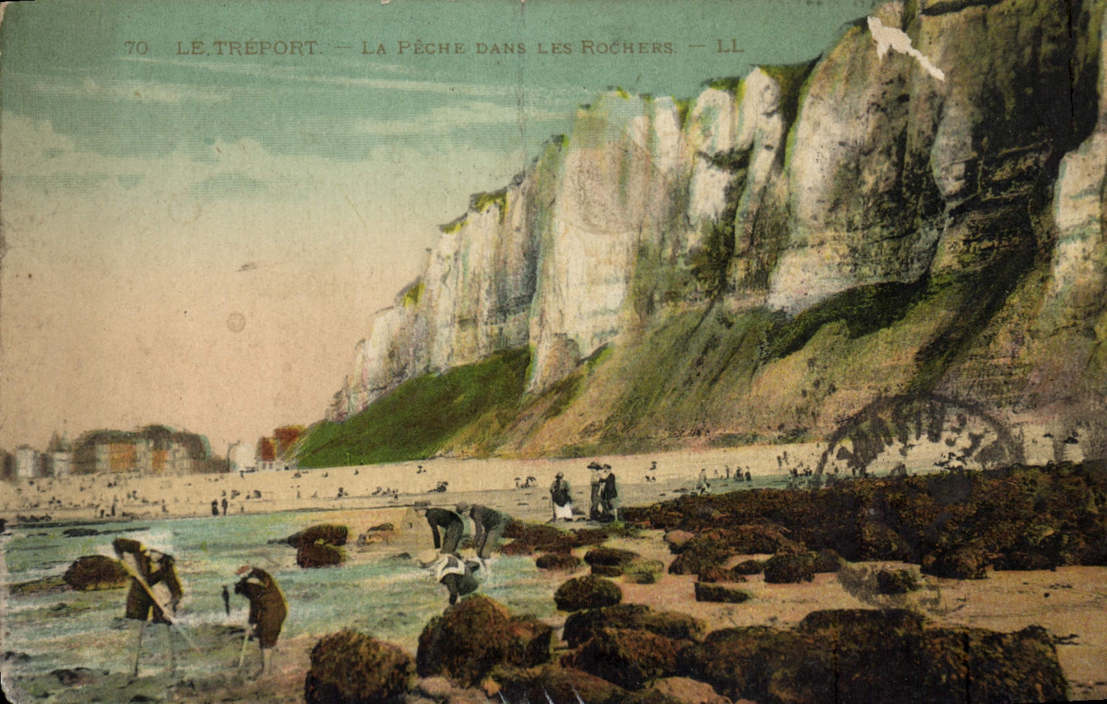 CPA Le Treport La Peche Dans Les Rochers
