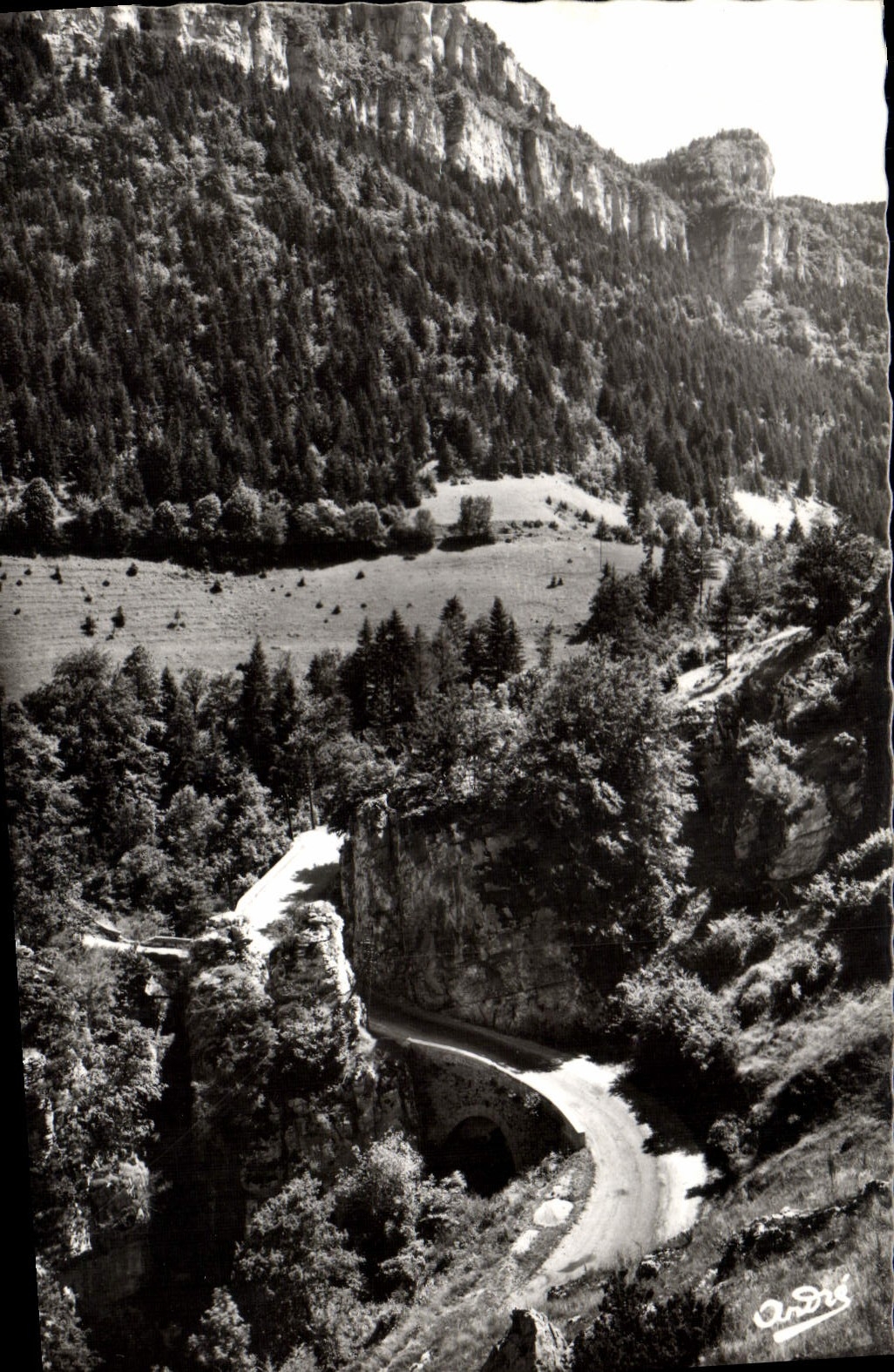 CPM Route de Grenoble a Villard les Bains Les gorges d'Engins