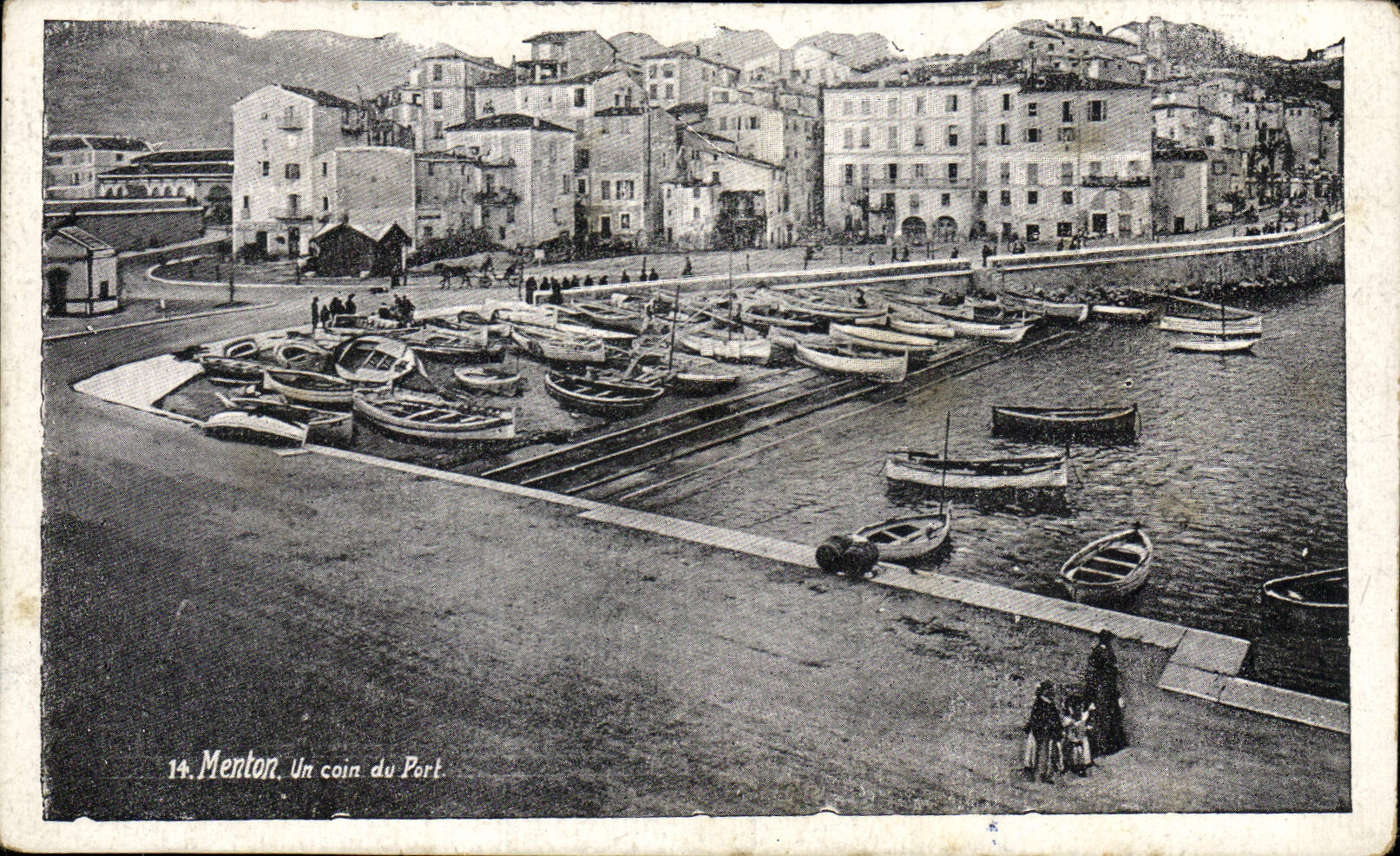 CPA Menton Un Coin du Port Bateaux
