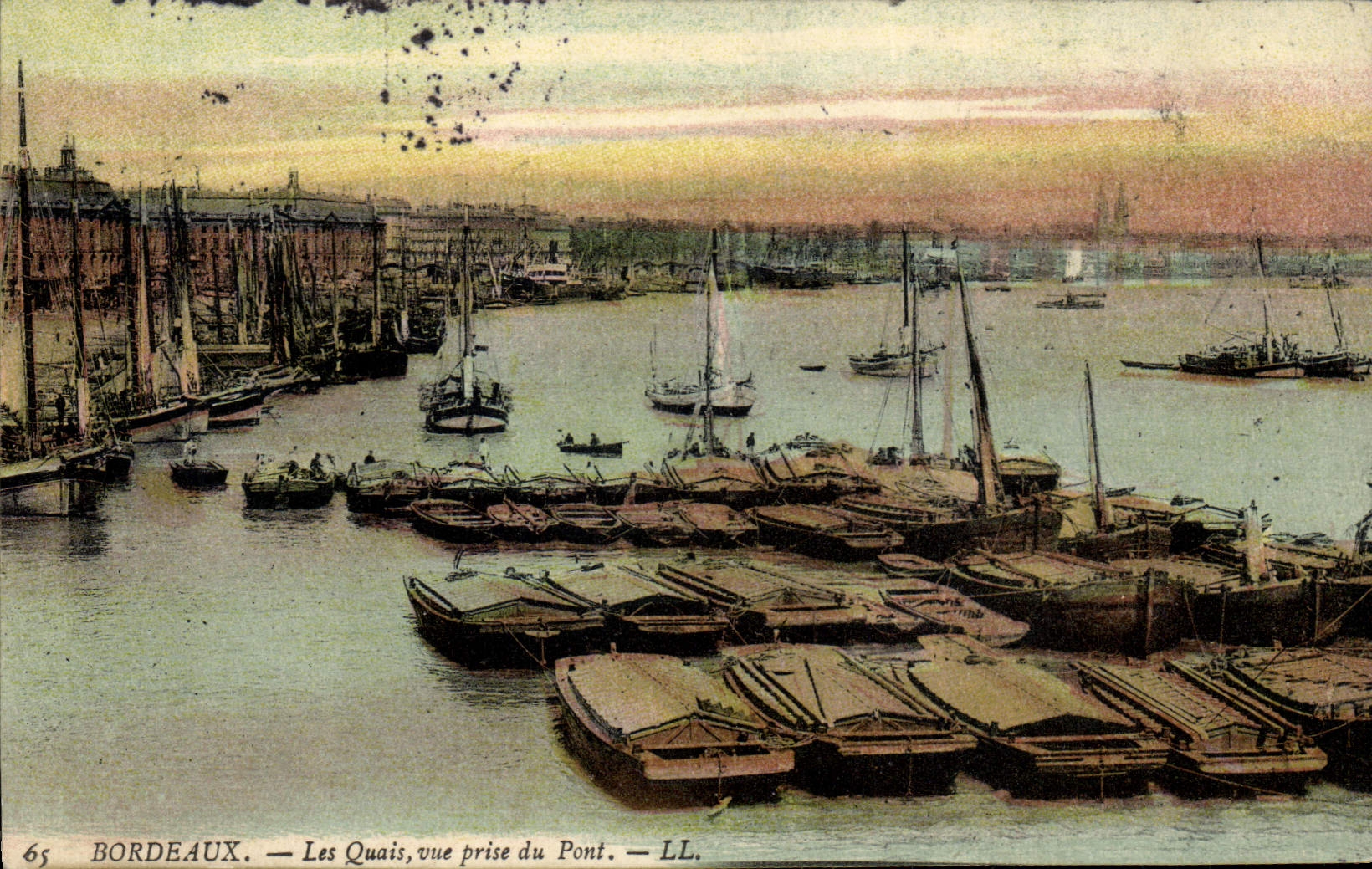 CPA Bordeaux Les Quais Vue Prise du Pont Bateaux