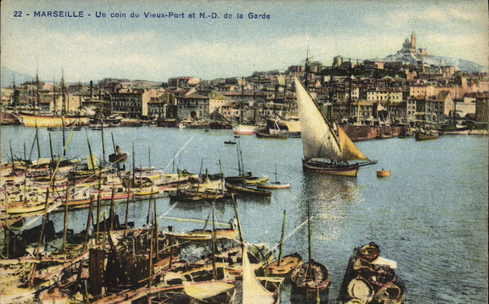 CPA Marseille Un Coin du Vieux Port et ND de la Garde Bateaux