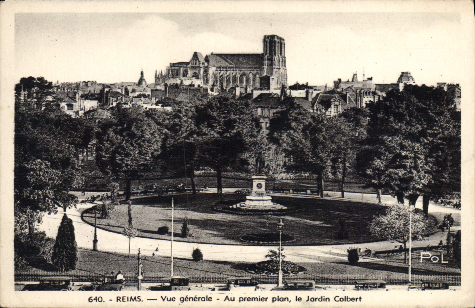 CPA Reims Vue Generale au Premier Plan le Jardin Colbert