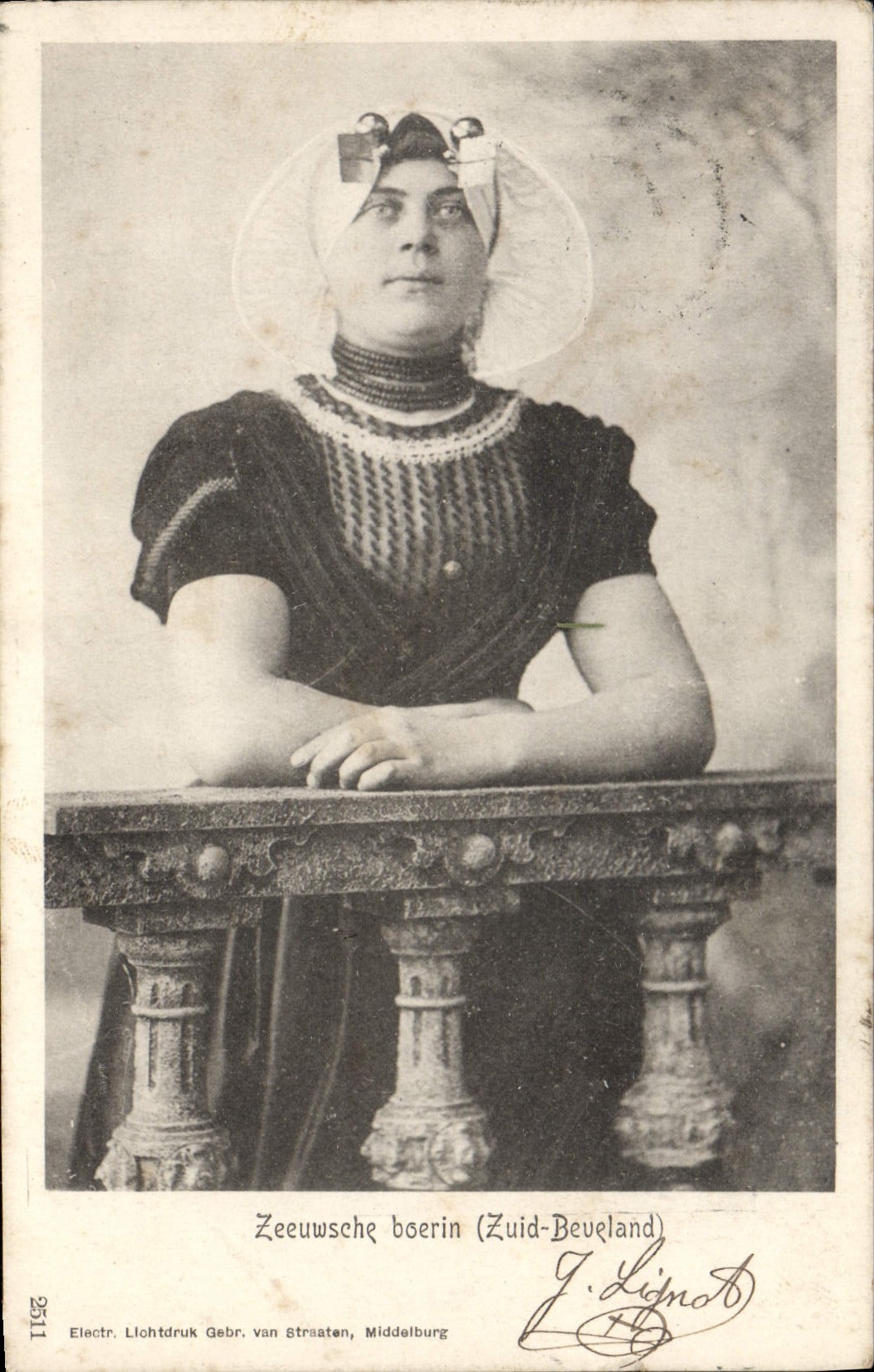 CPA Fantaisie Femme Zeeuwsche Boerin Zuid Beueland Folklore