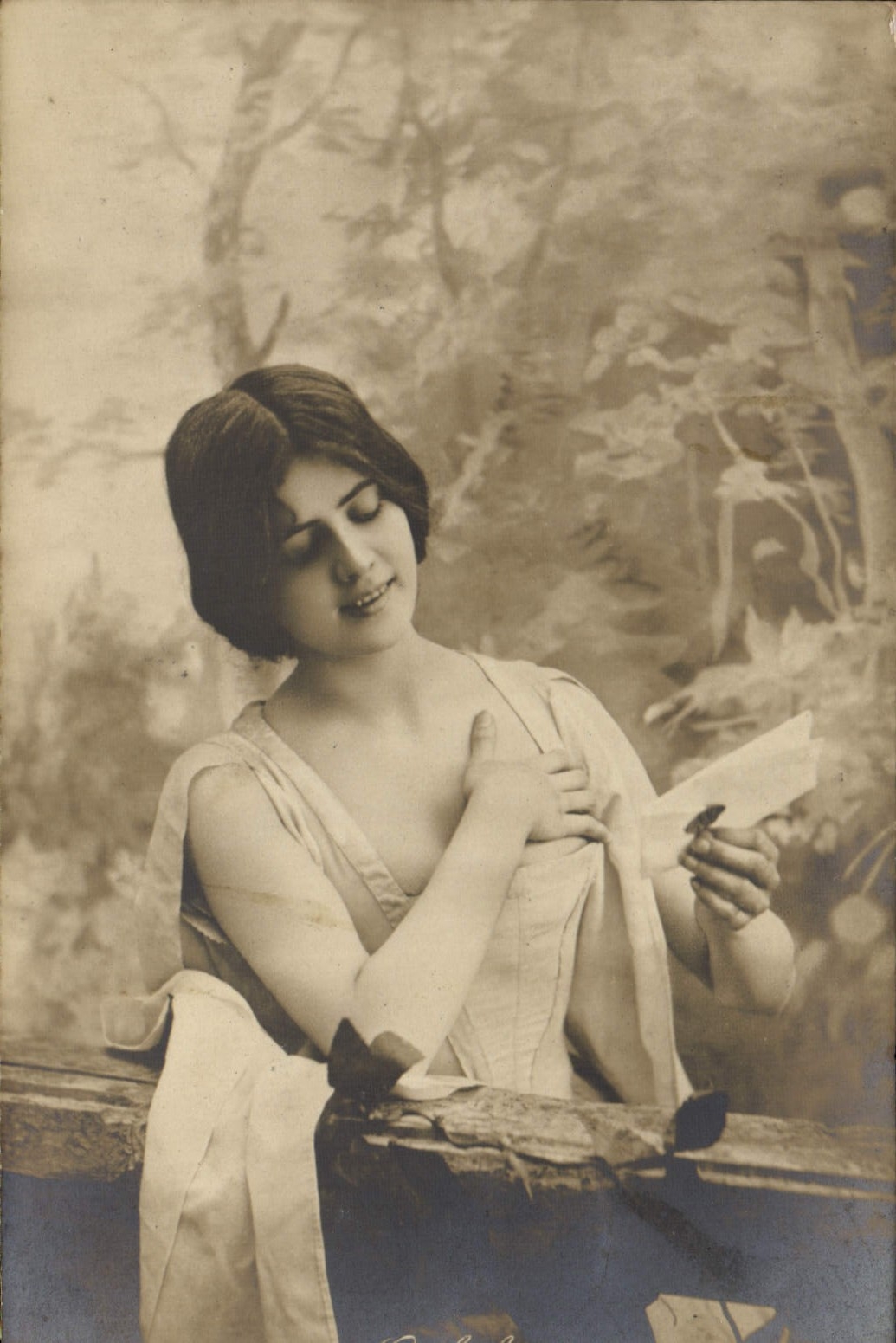 VINTAGE POSTCARD Fantasy Ophelie Woman