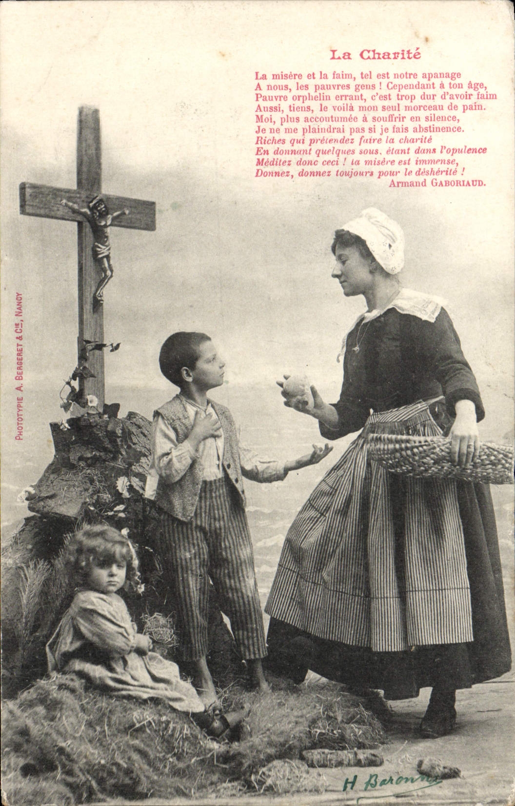 CPA Folklore Femme La charite