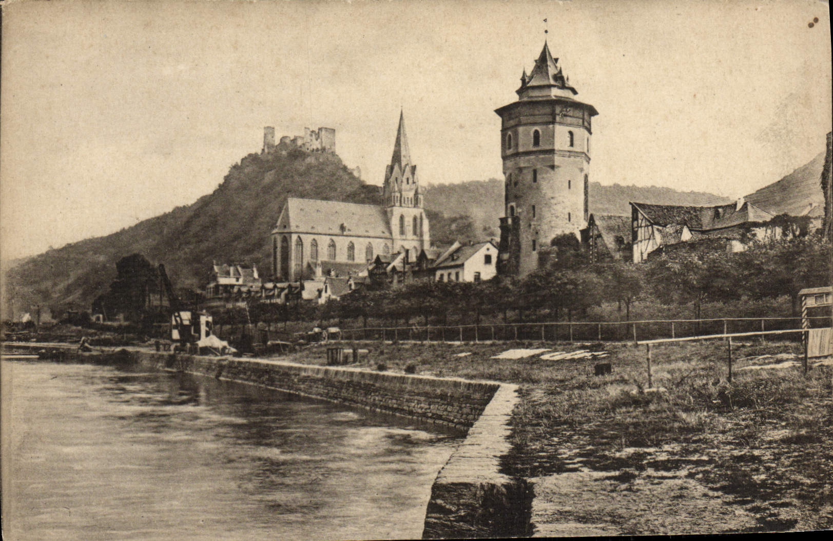CPA Oberwesel mit Ruine Schonburg