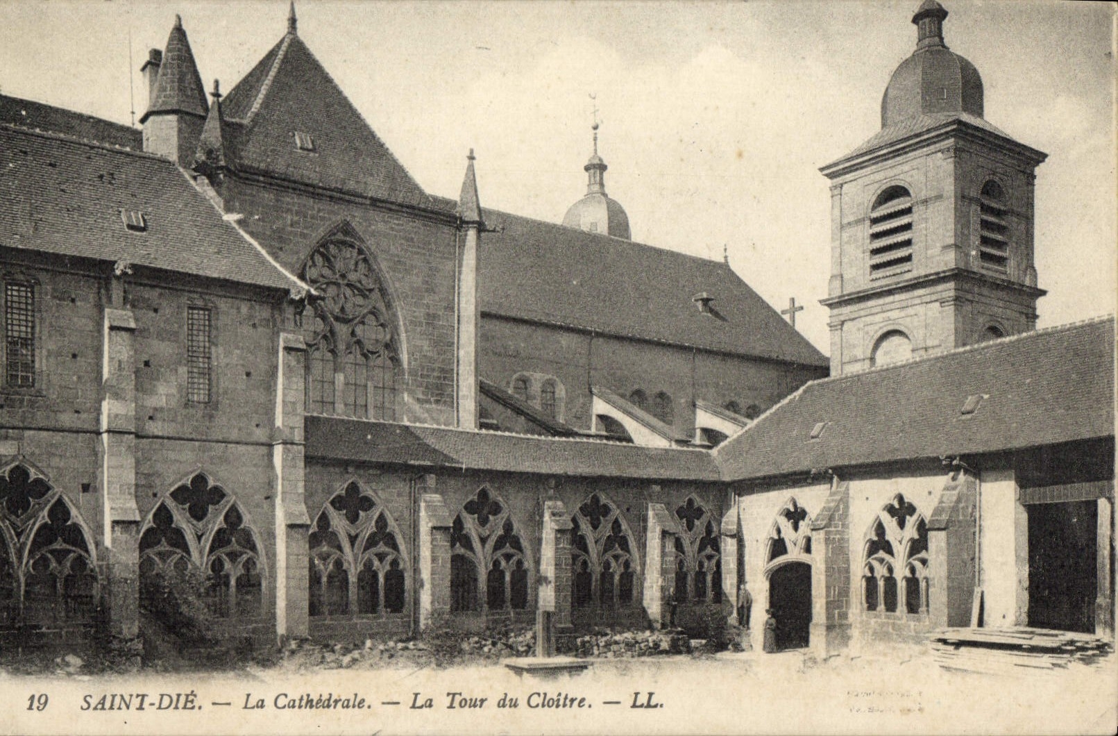 CPA Saint Die La Cathedrale La Tour du Cloitre