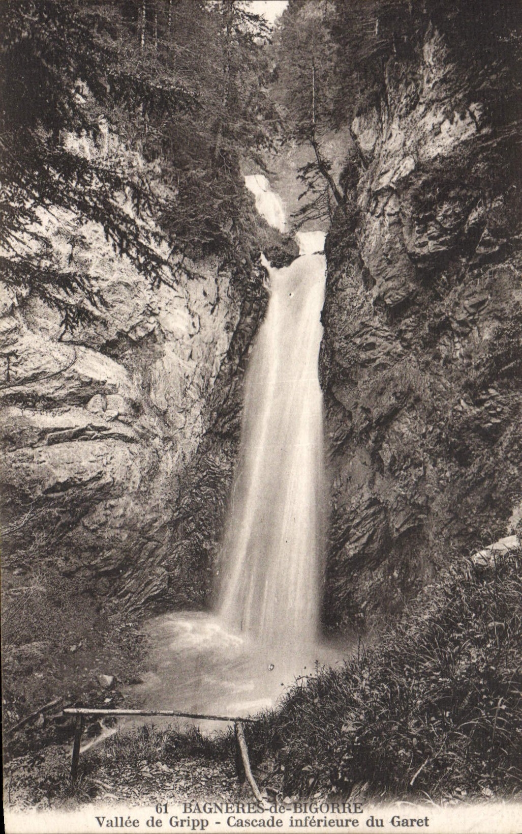 CPA Bagneres de Bigorre Vallee de Gripp Cascade inferieure du Garet