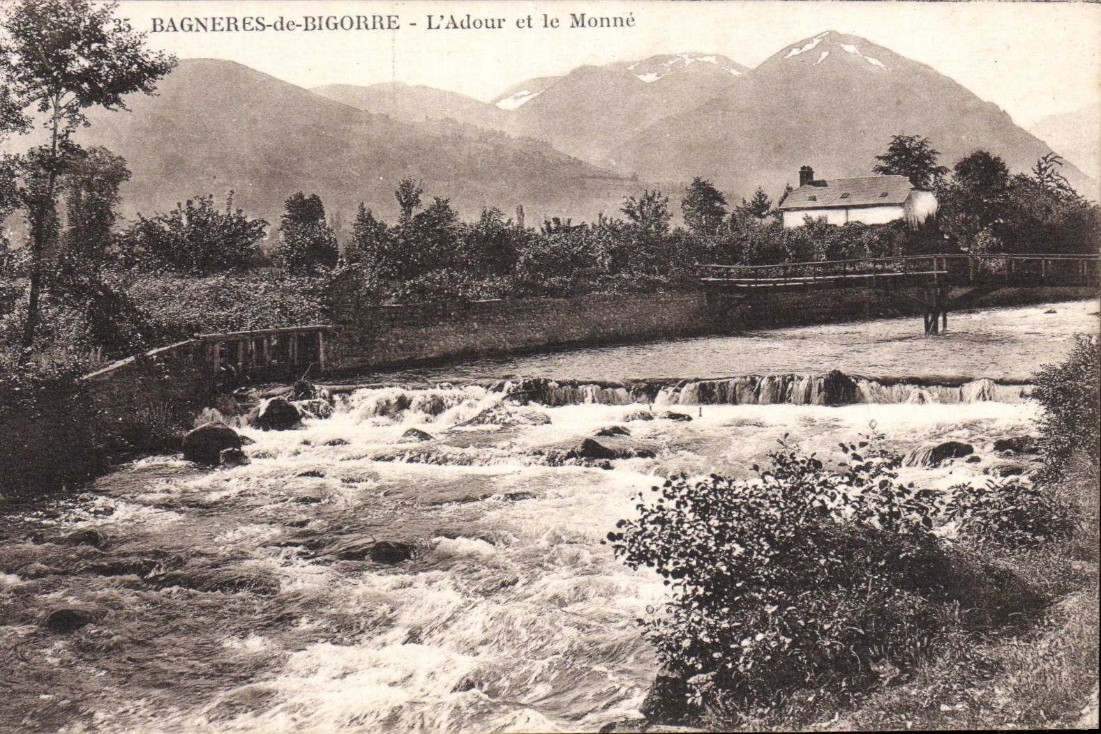 CPA Bagneres de Bigorre L'Adour et le Monne