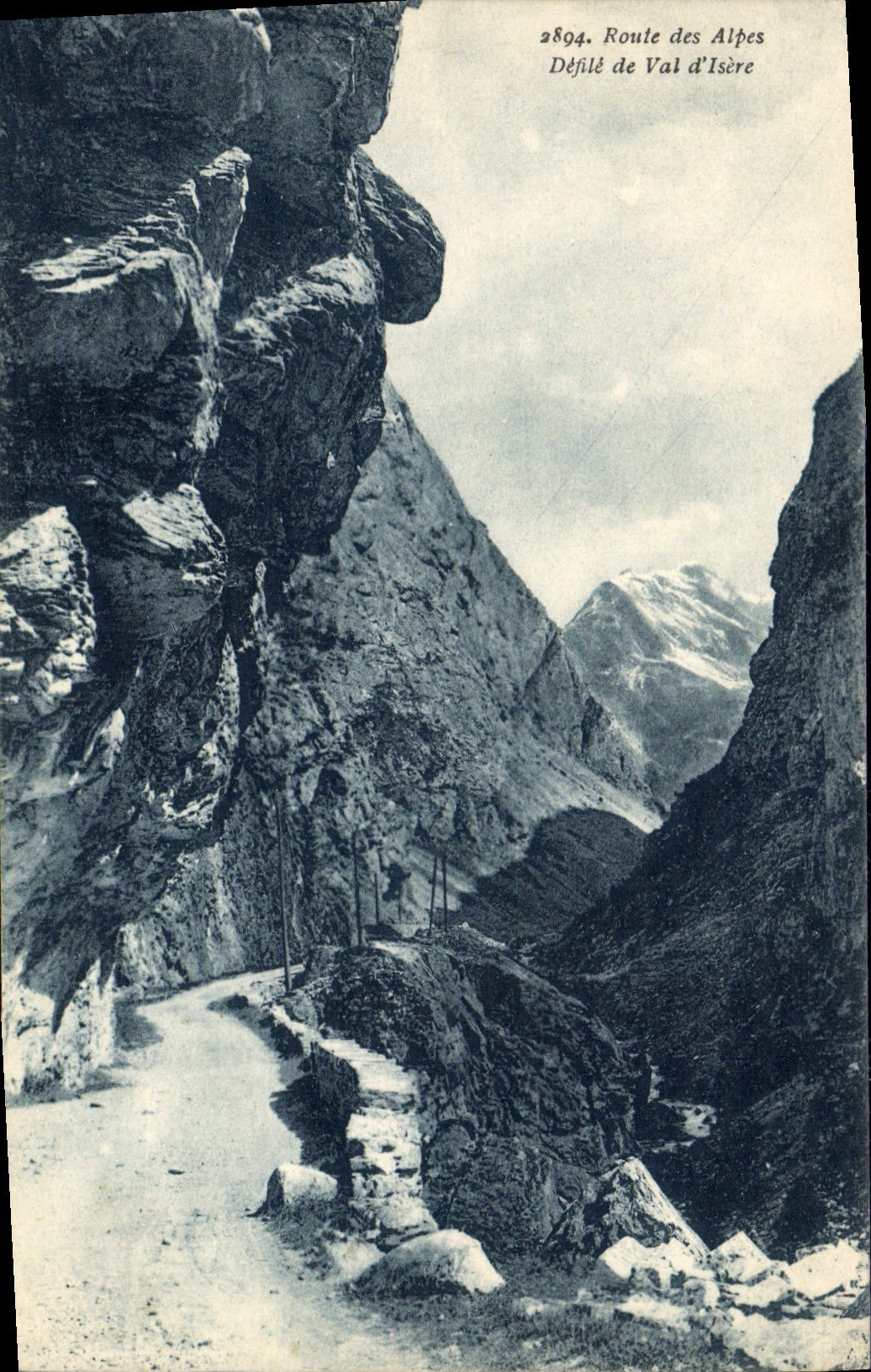 CPA Route des Alpes Defile du Val d'Isere 