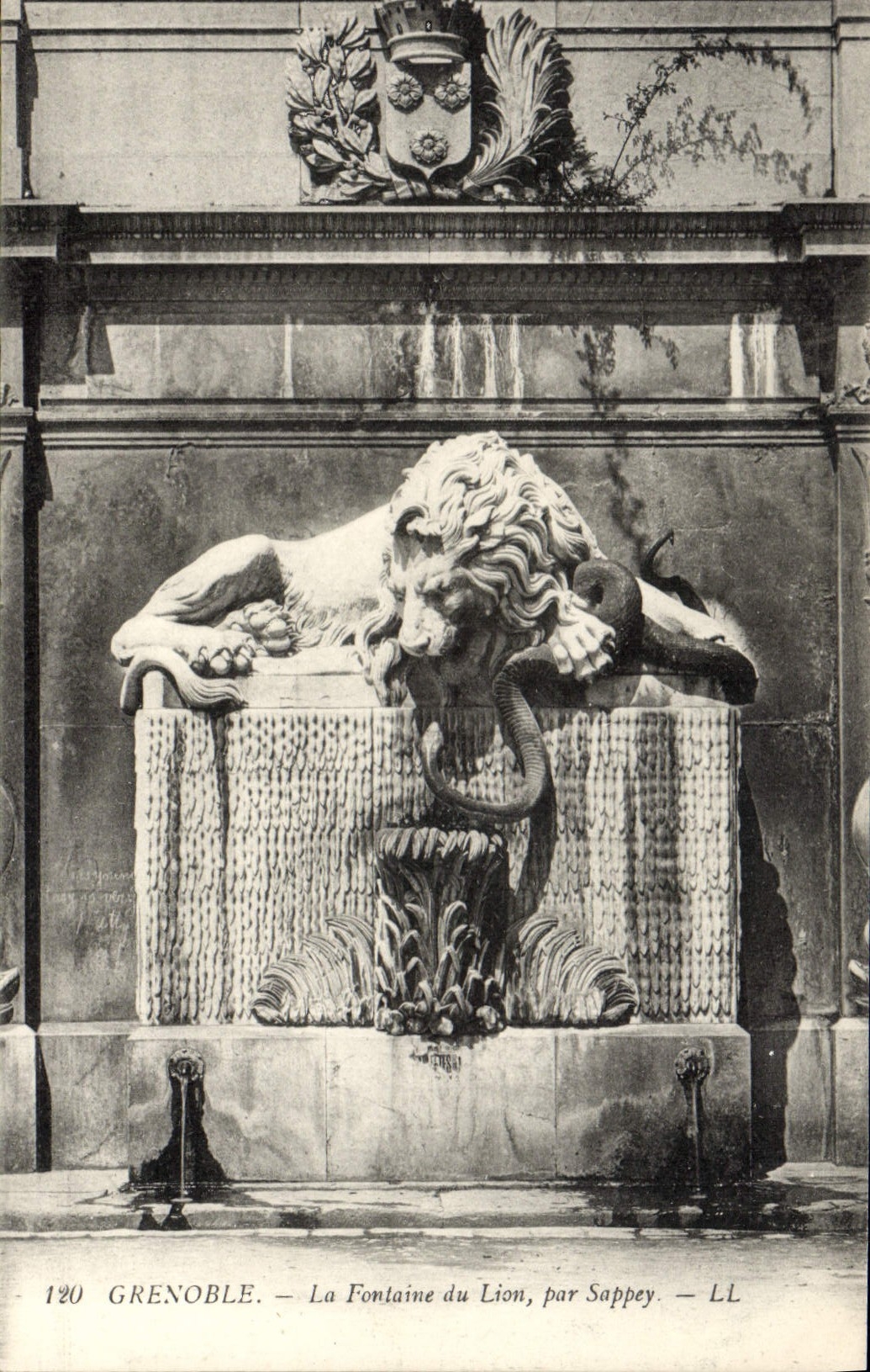 CPA Grenoble La Fontaine du Lion par Sappey Serpent