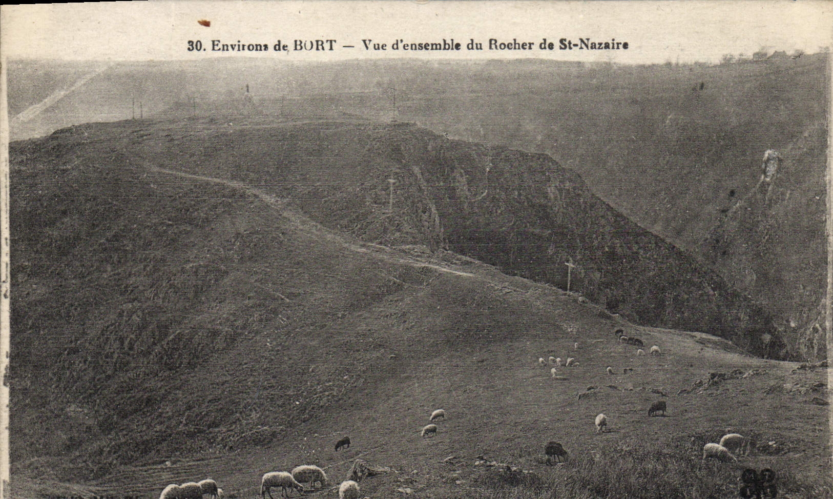 CPA Environs de Bort Vue d'ensemble du Rocher de St Nazaire