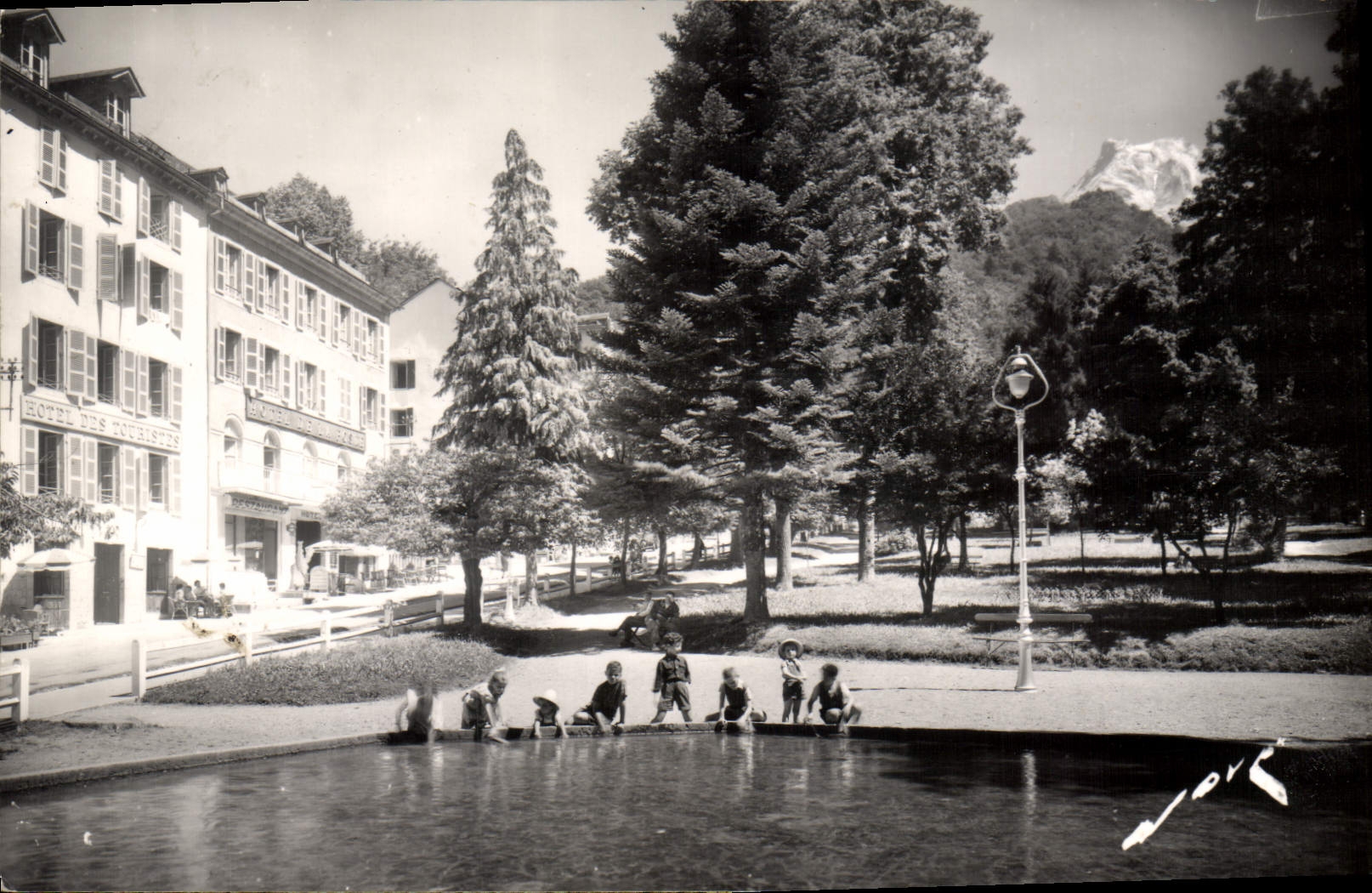 CPM Eaux Bonnes Le Jardin Darralde et le Ger