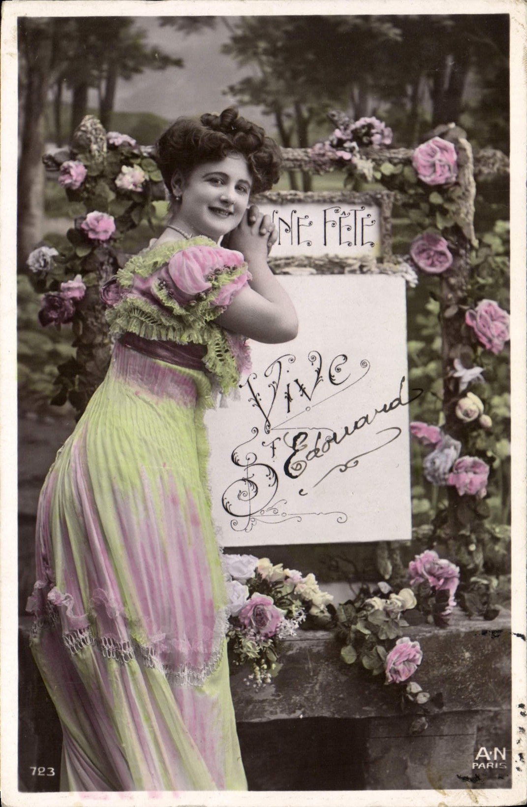 VINTAGE POSTCARD Fantaisie Woman Lives St Edouard