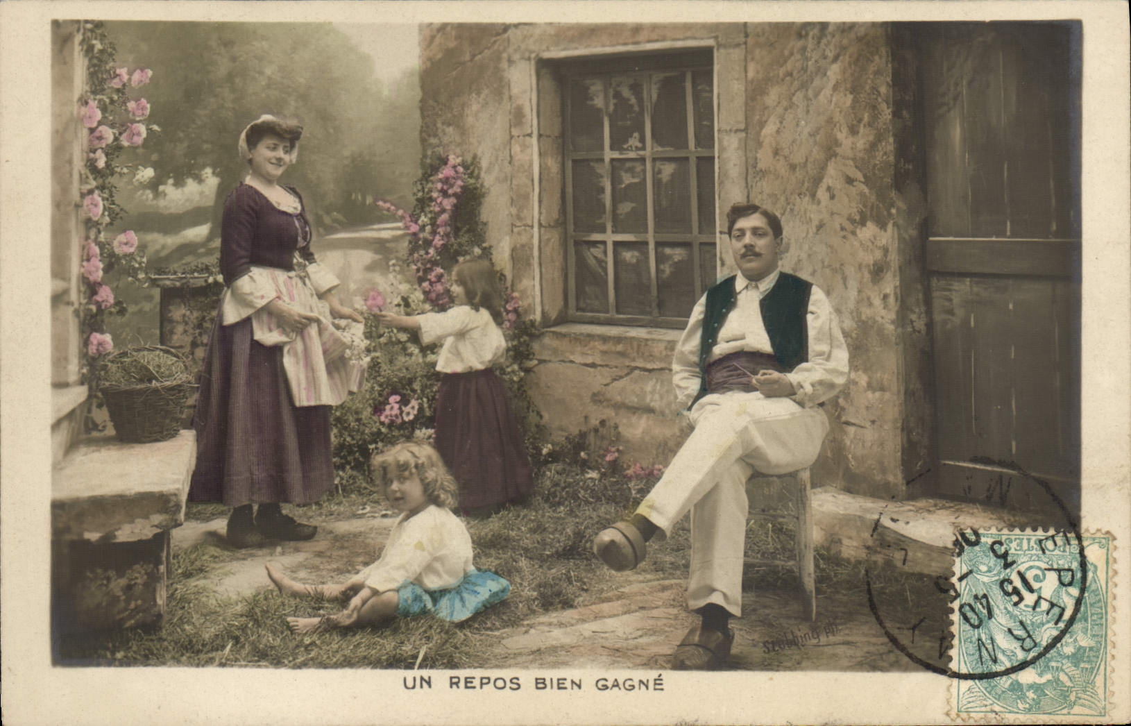 VINTAGE POSTCARD Fantaisie Woman a rest well gains