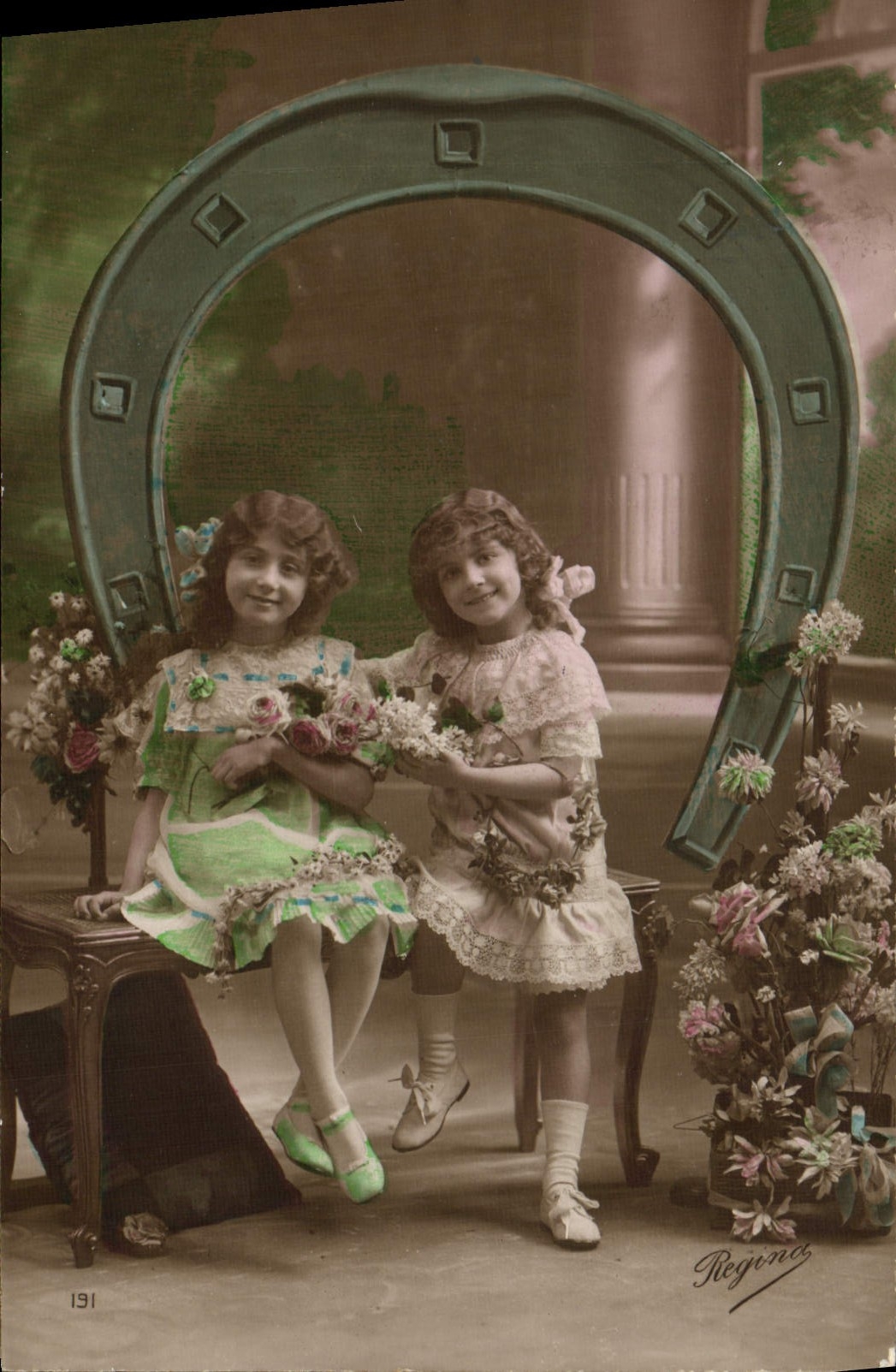 CPA Fantaisie Enfants Fer a cheval