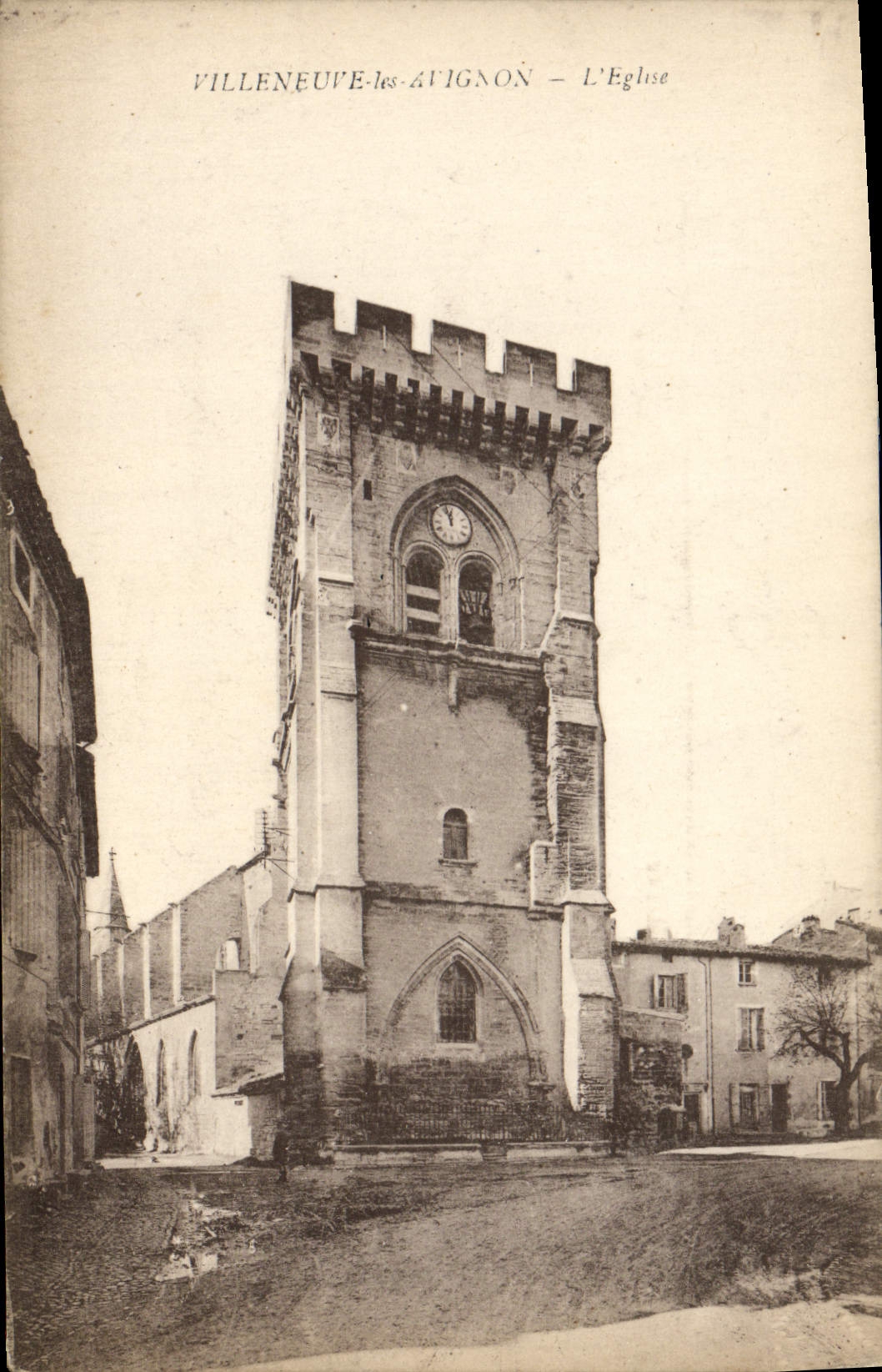 VINTAGE POSTCARD Villeneuve Avignon the church