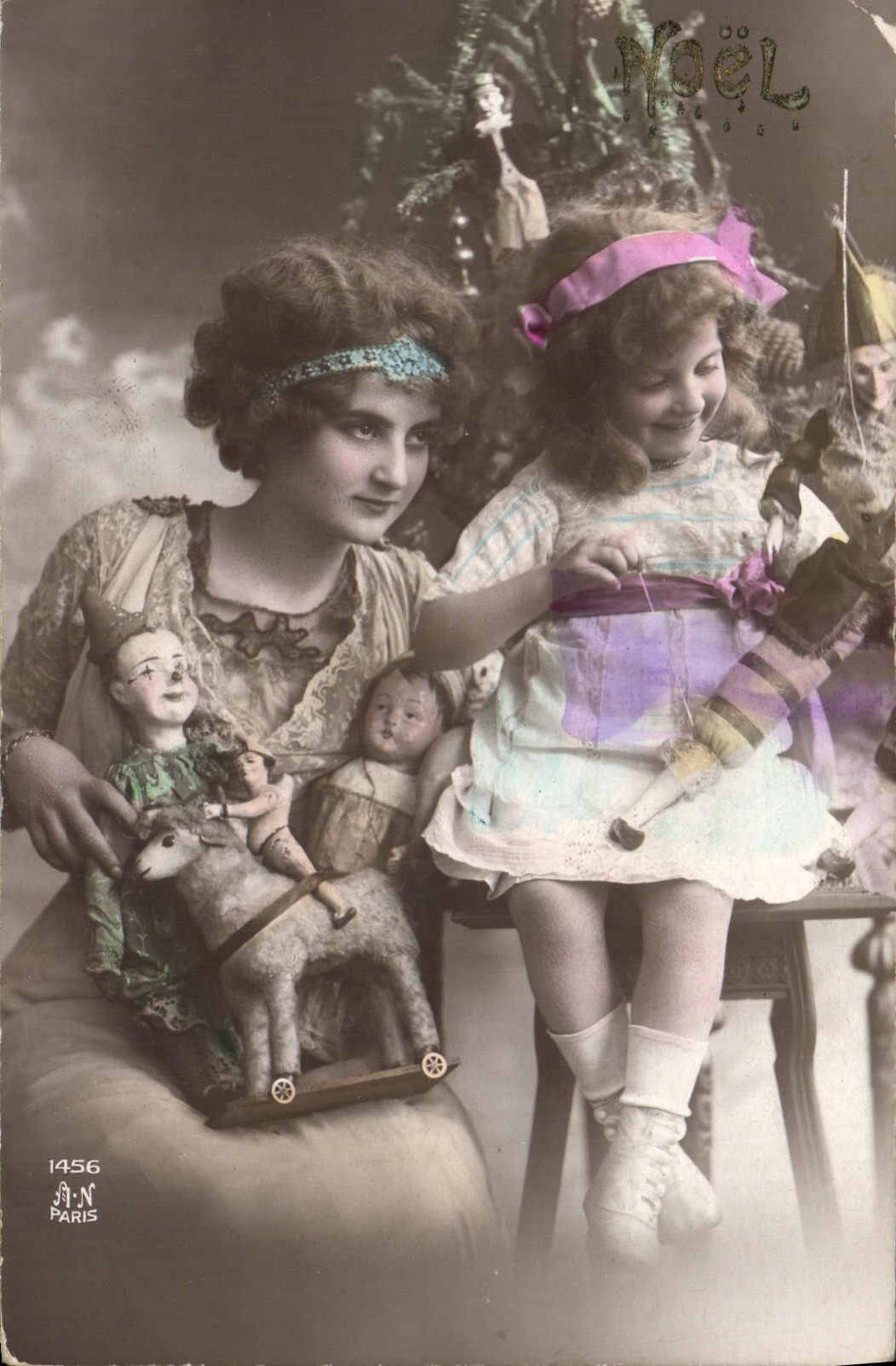 CPA Fantaisie Femme Enfant Noel Poupee