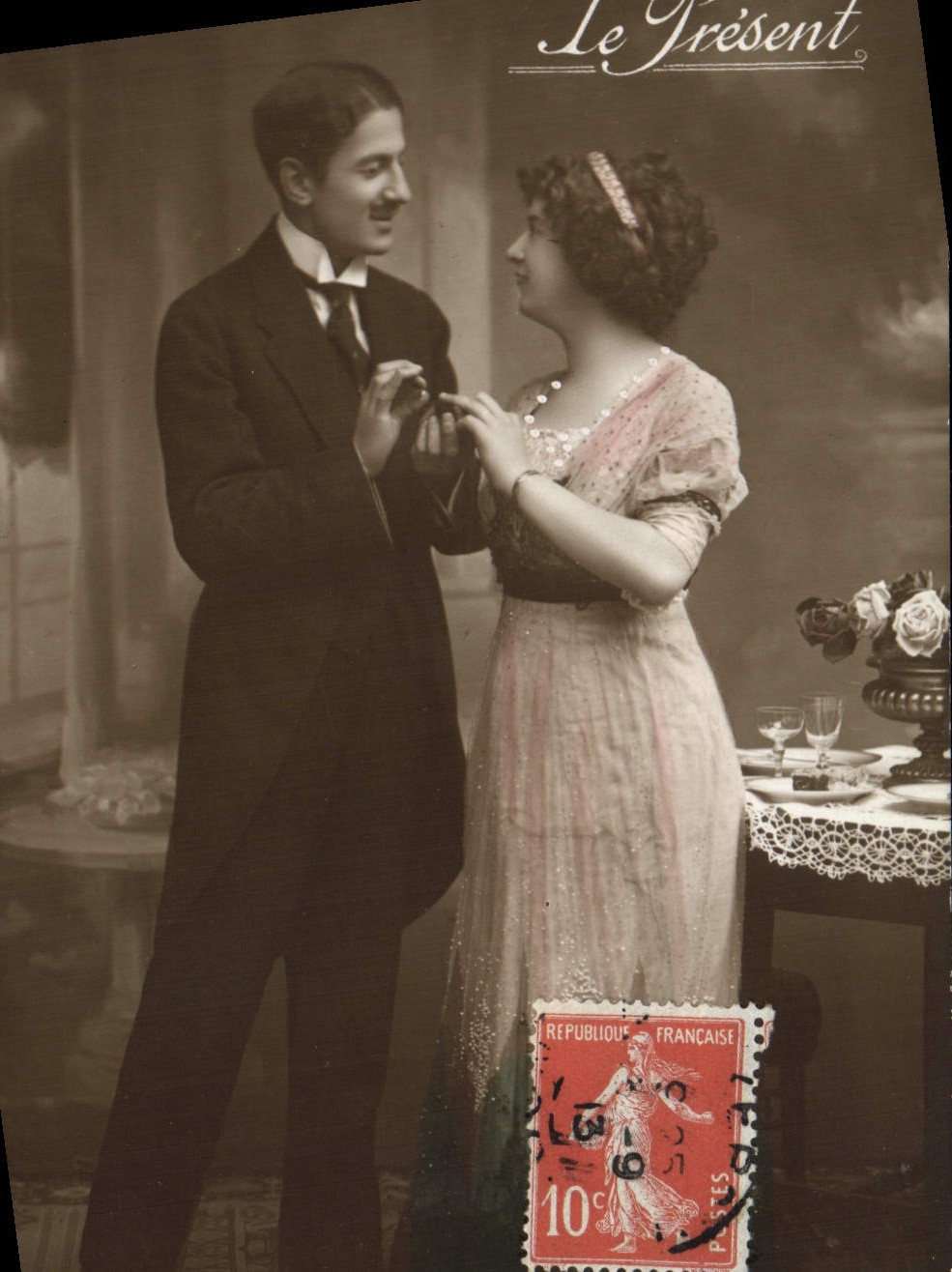 CPA Fantaisie Femme le present