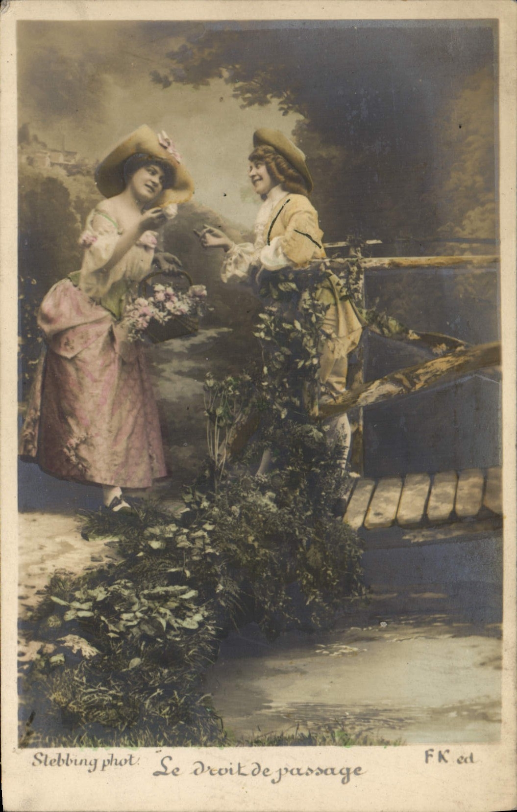 CPA Fantaisie Femmes Le droit de passage